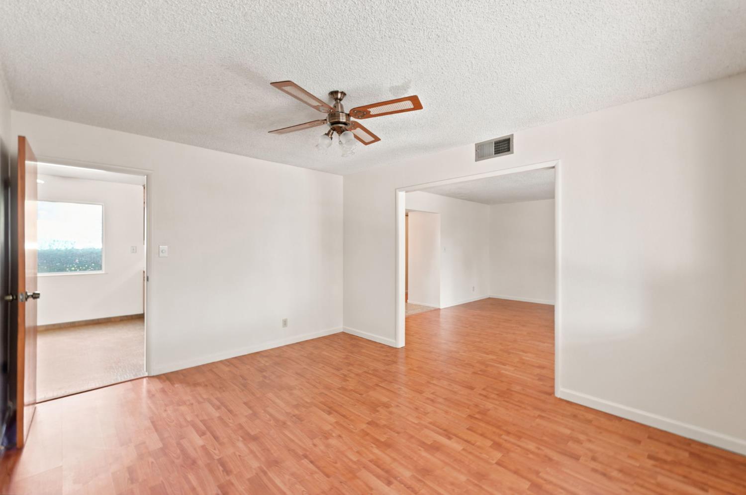 6354 N 11Th St, Fresno, CA 93710