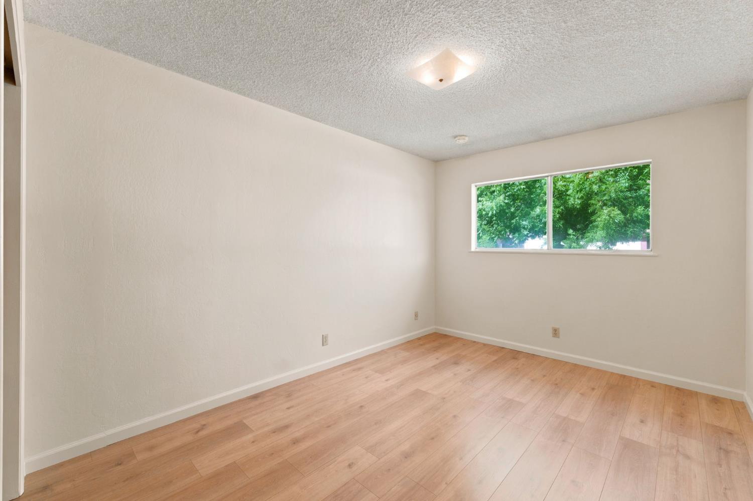 6354 N 11Th St, Fresno, CA 93710