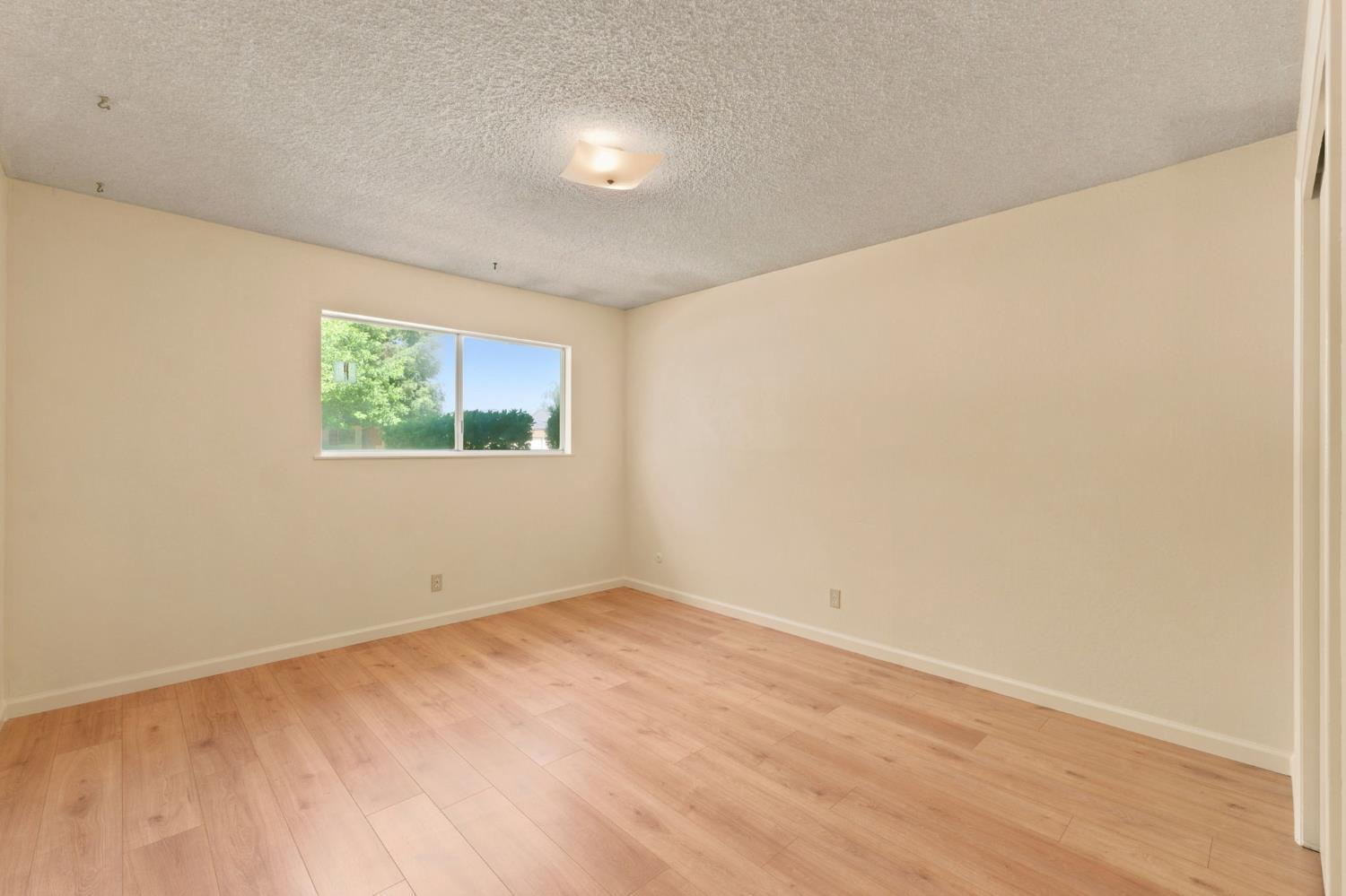 6354 N 11Th St, Fresno, CA 93710
