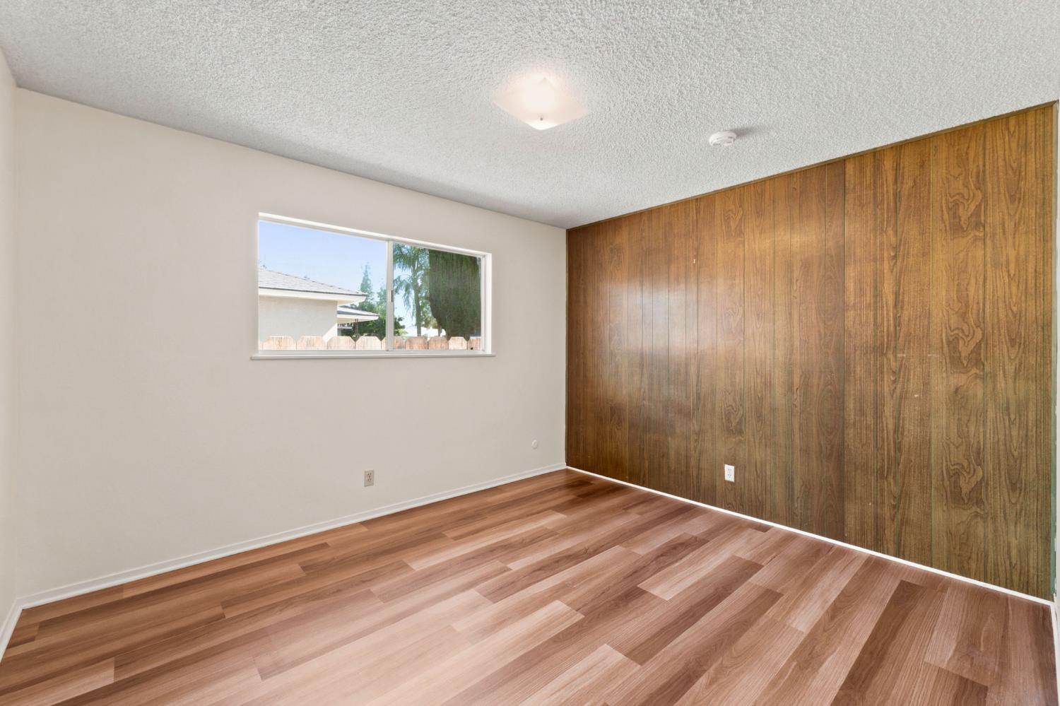 6354 N 11Th St, Fresno, CA 93710