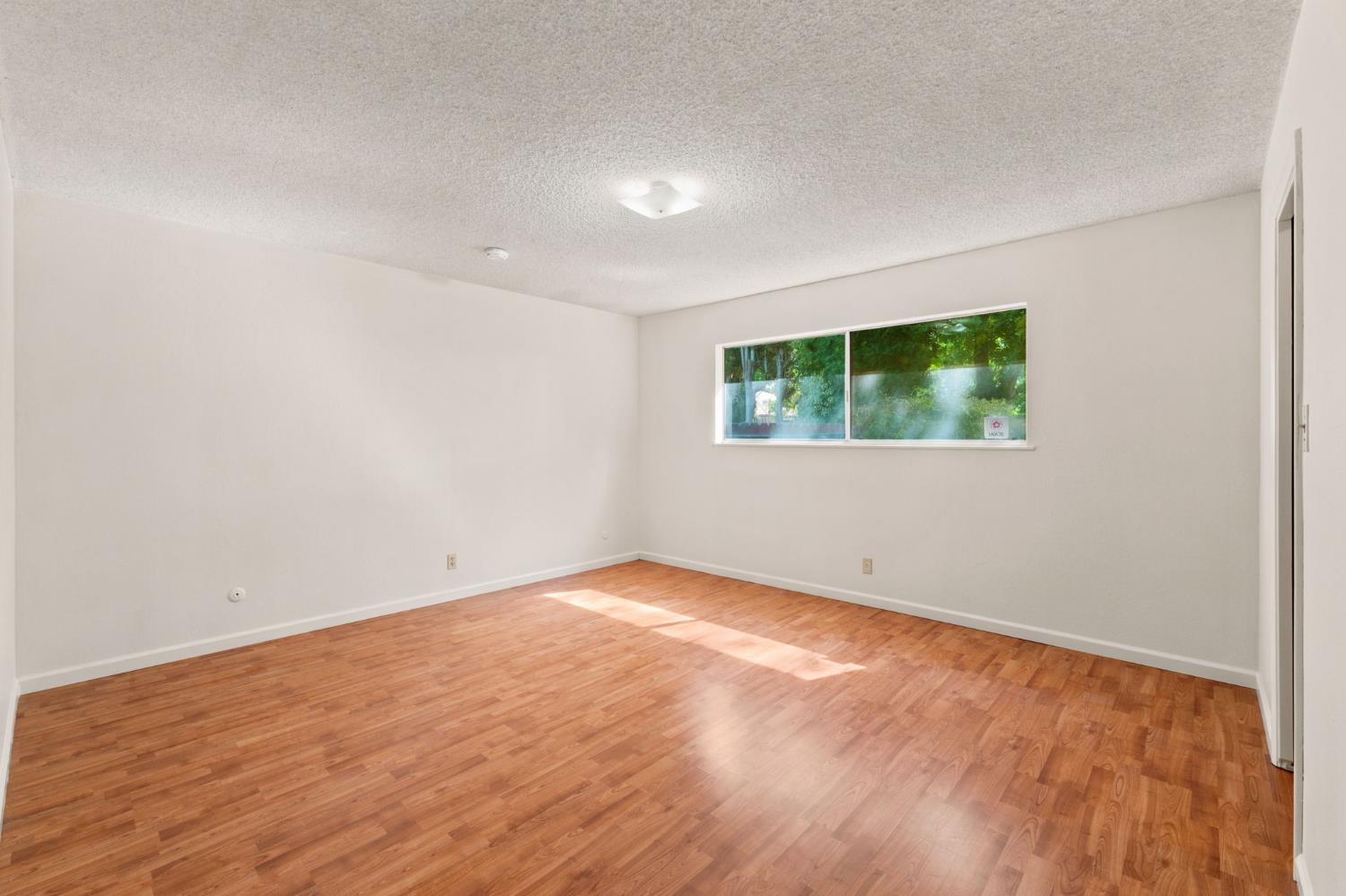 6354 N 11Th St, Fresno, CA 93710