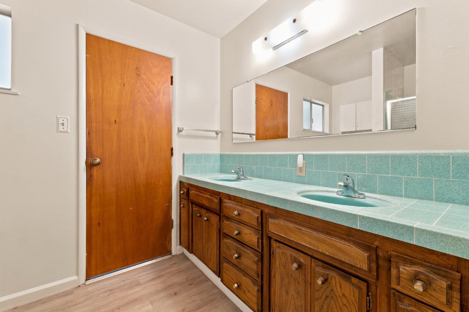 6354 N 11Th St, Fresno, CA 93710