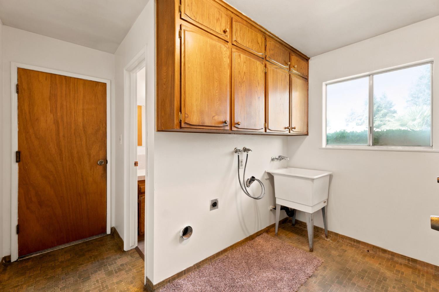 6354 N 11Th St, Fresno, CA 93710
