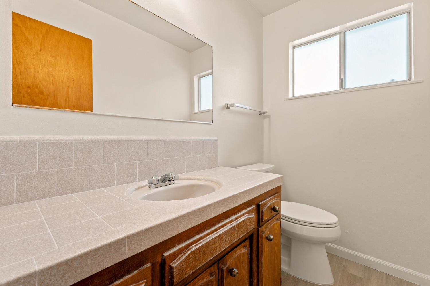 6354 N 11Th St, Fresno, CA 93710
