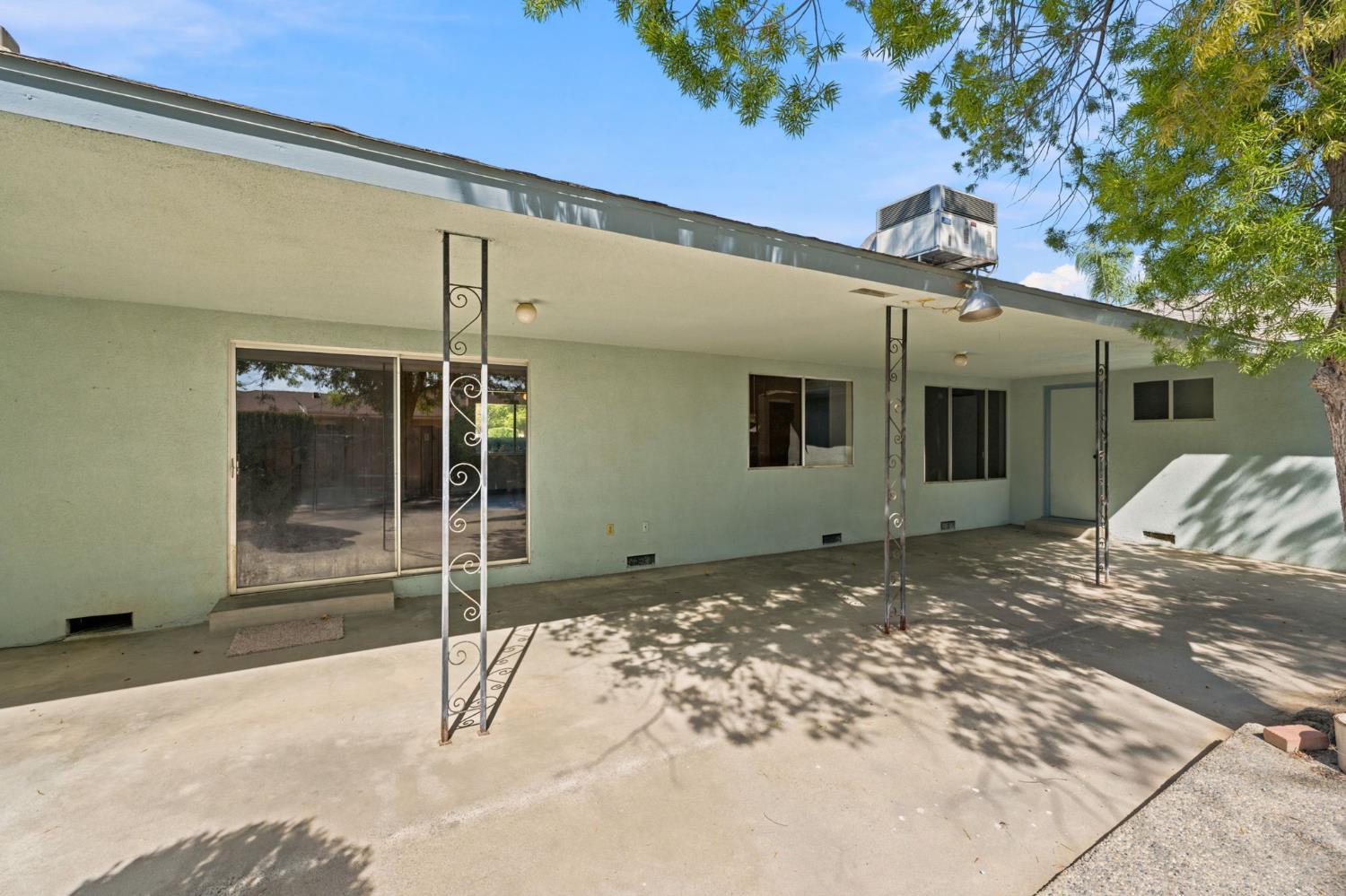 6354 N 11Th St, Fresno, CA 93710