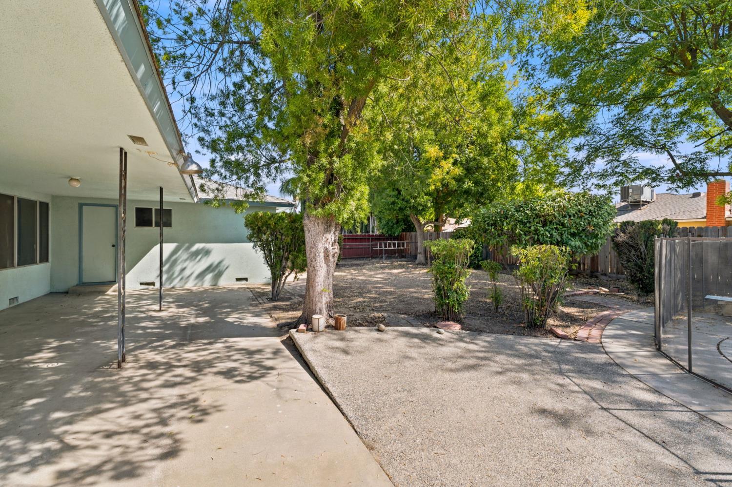 6354 N 11Th St, Fresno, CA 93710