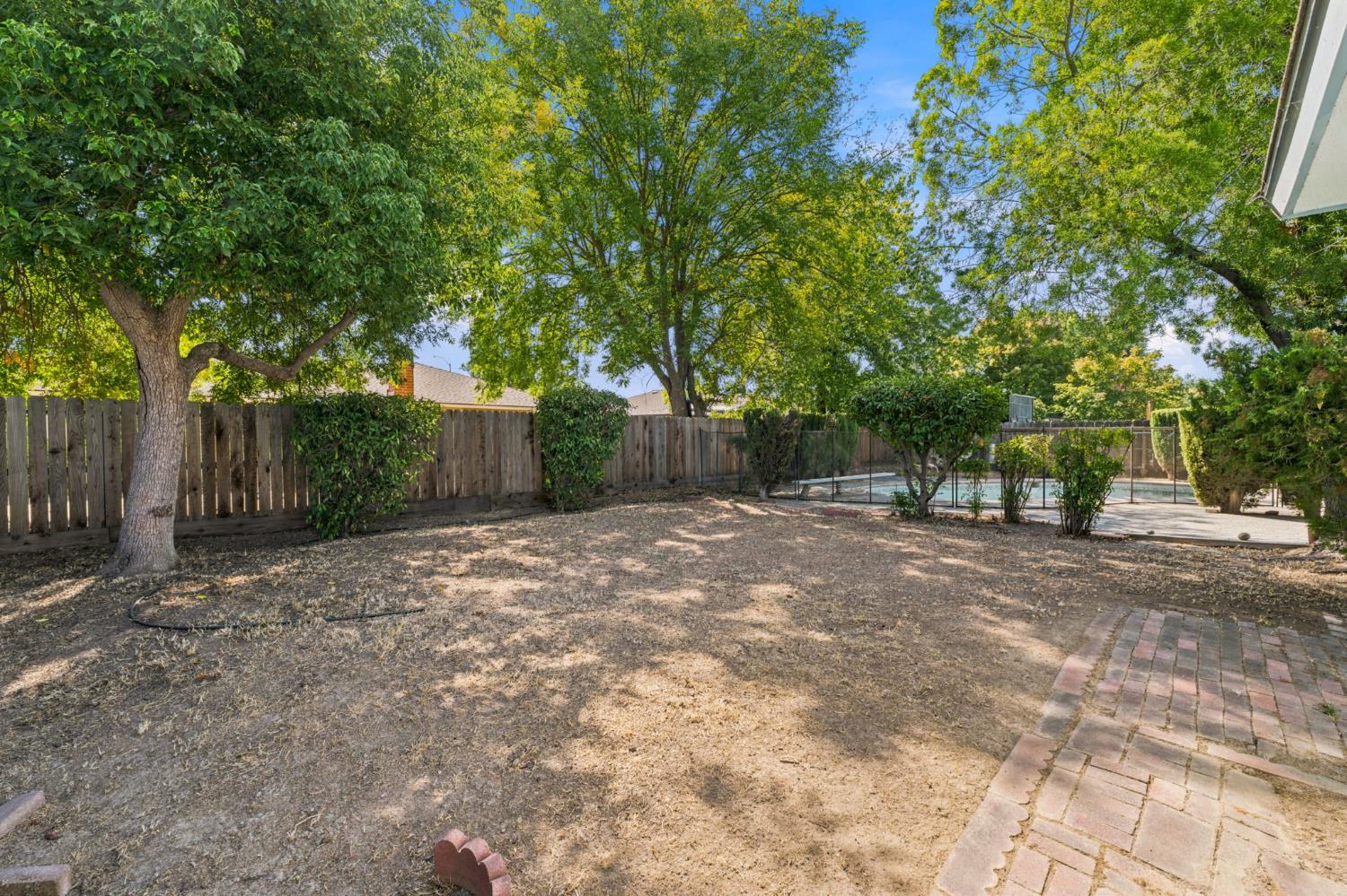 6354 N 11Th St, Fresno, CA 93710