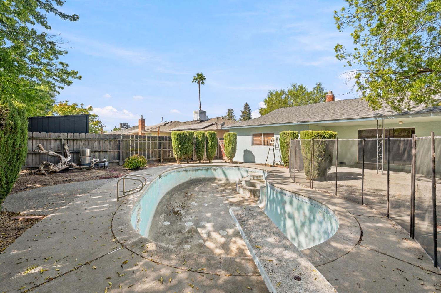 6354 N 11Th St, Fresno, CA 93710