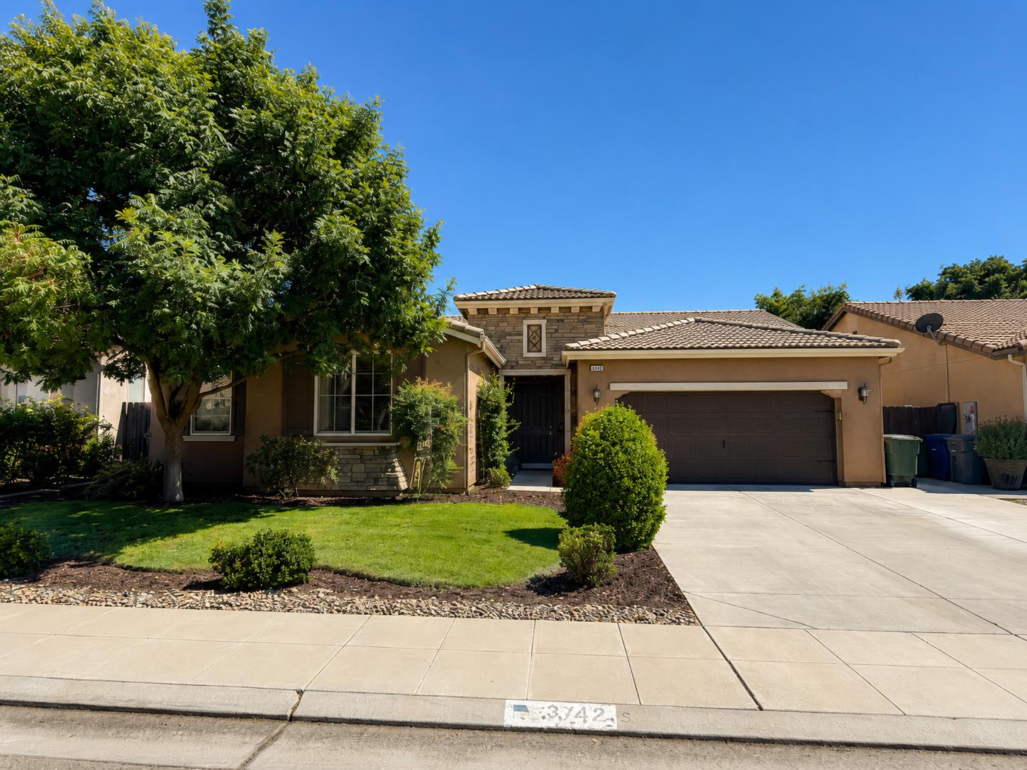 3742 Wrenwood Ave, Clovis, CA 93619