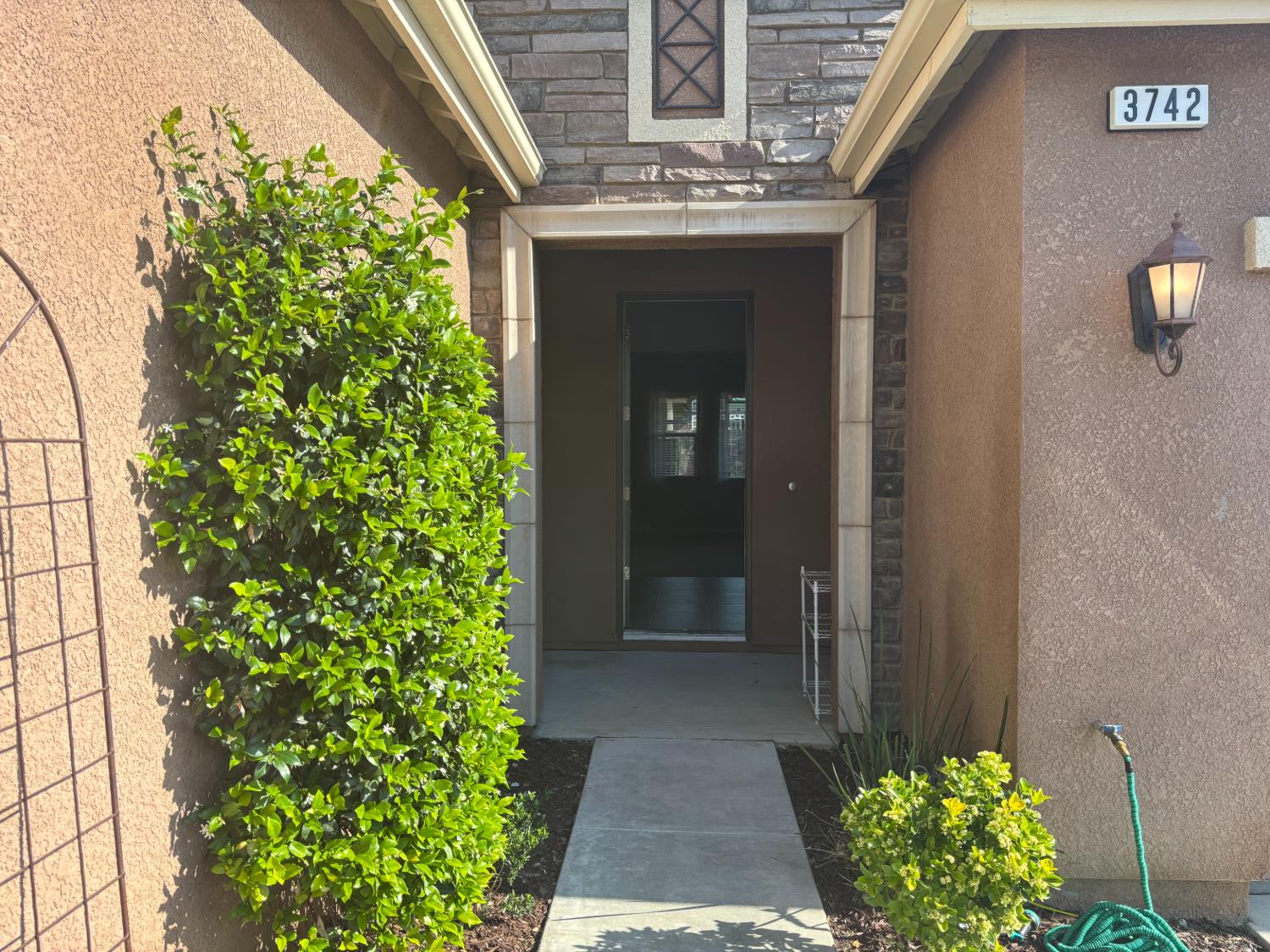 3742 Wrenwood Ave, Clovis, CA 93619