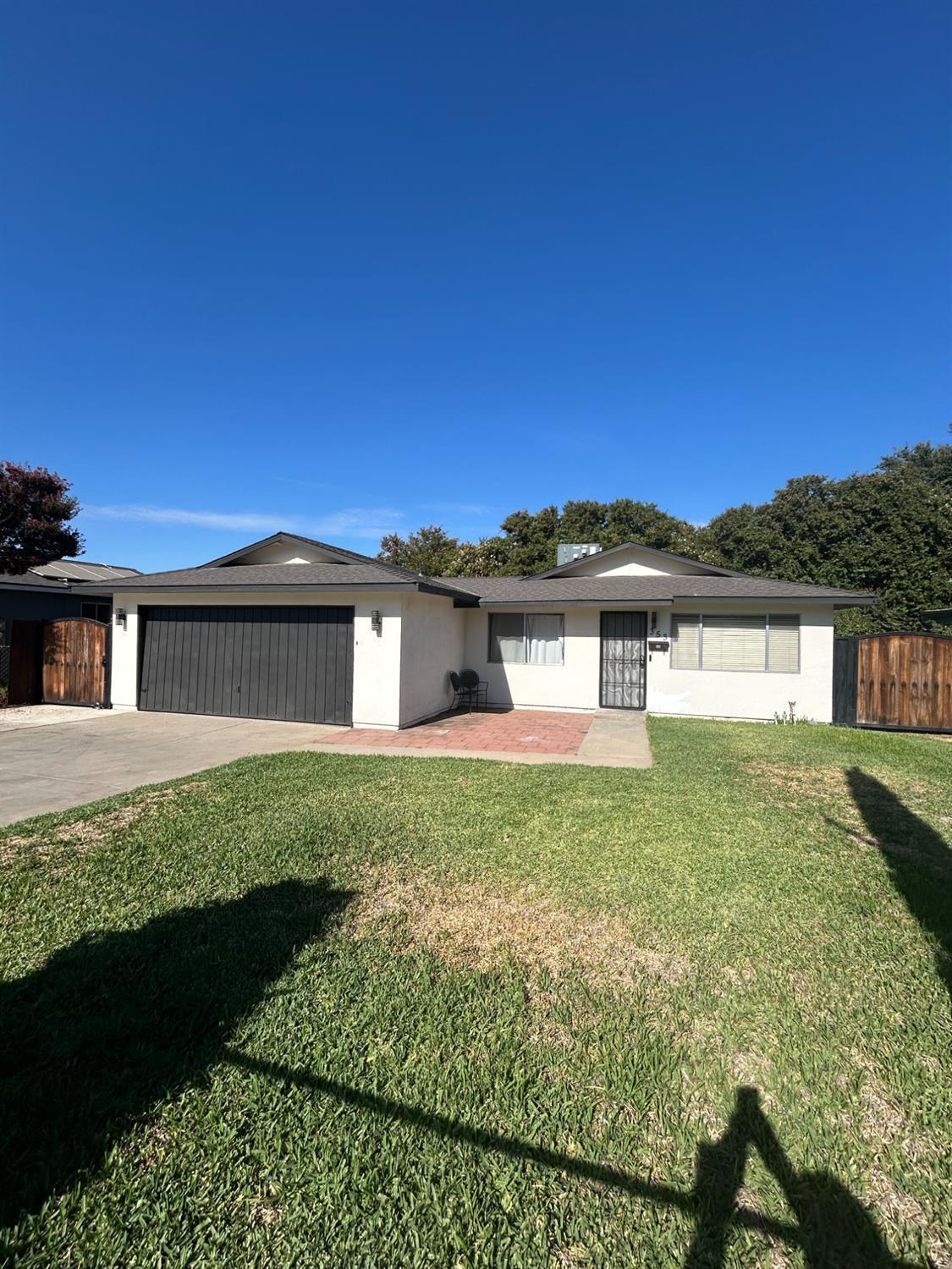 353 Holly St, Woodlake, CA 93286