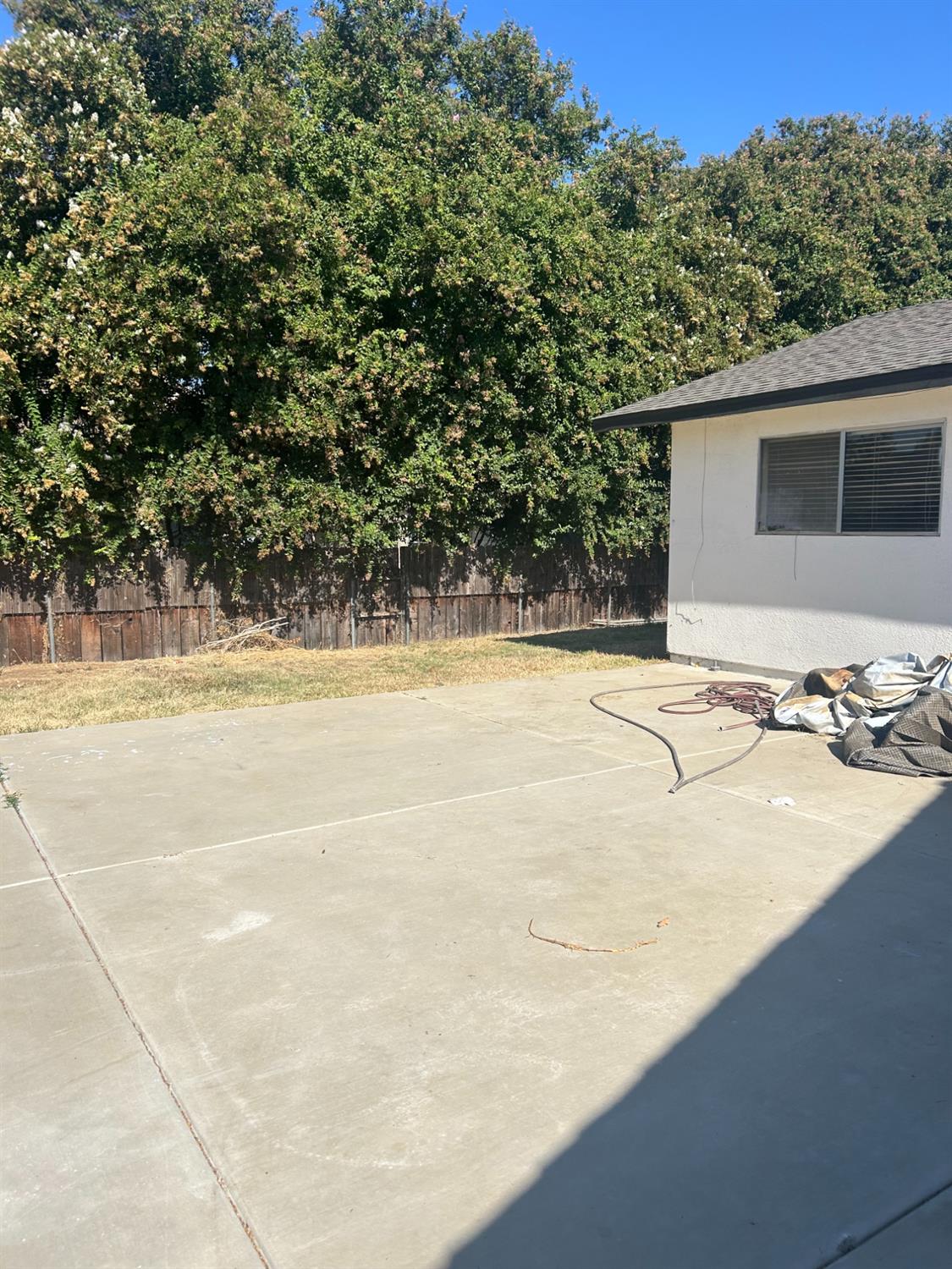 353 Holly St, Woodlake, CA 93286