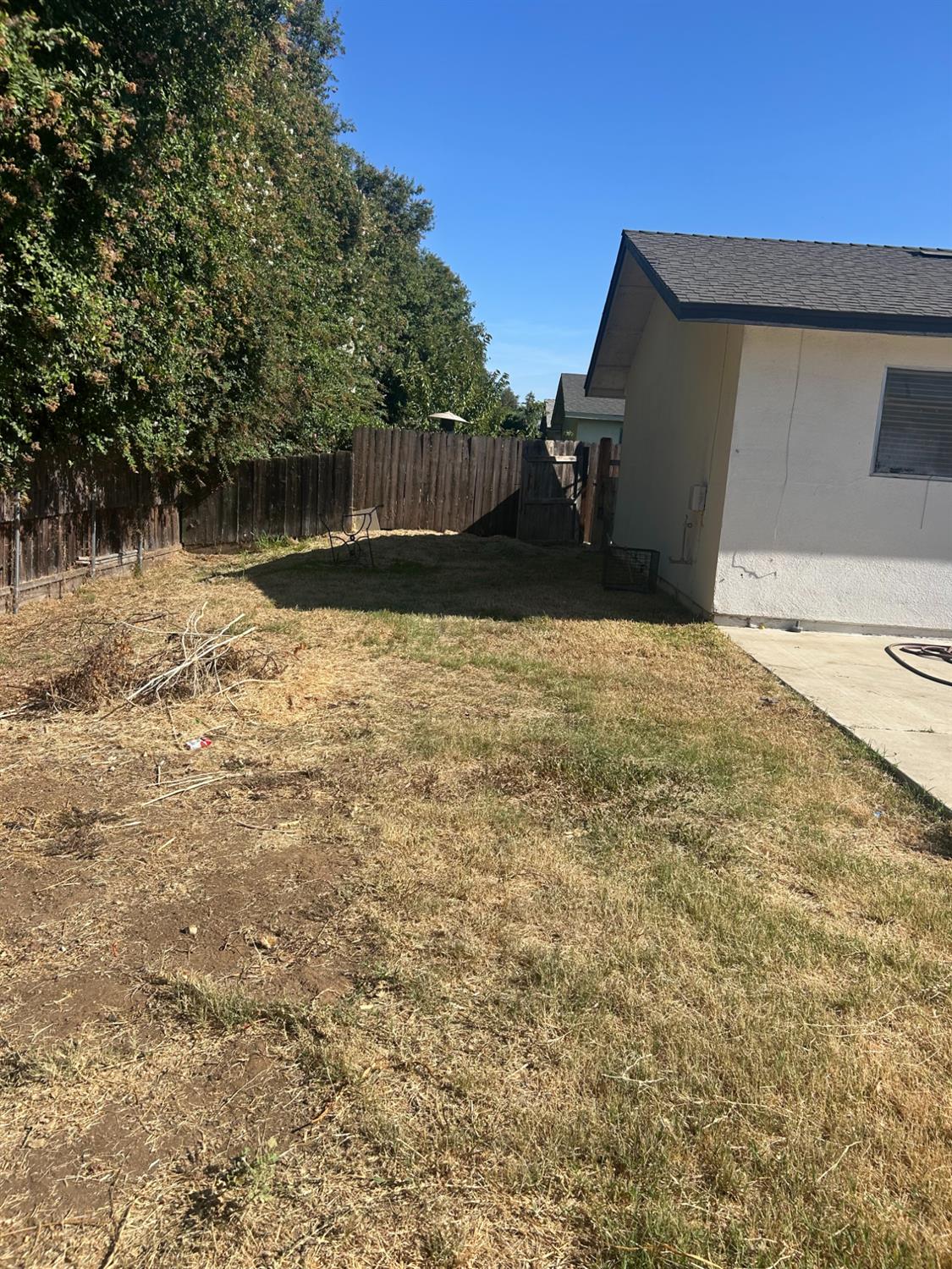 353 Holly St, Woodlake, CA 93286