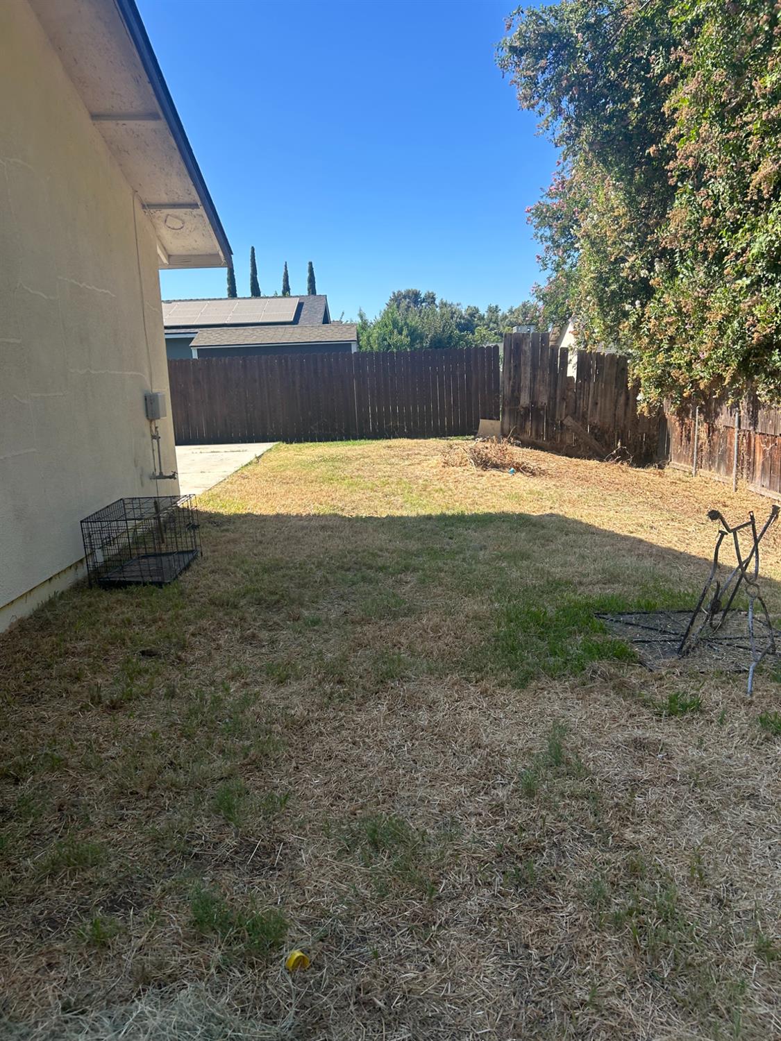 353 Holly St, Woodlake, CA 93286