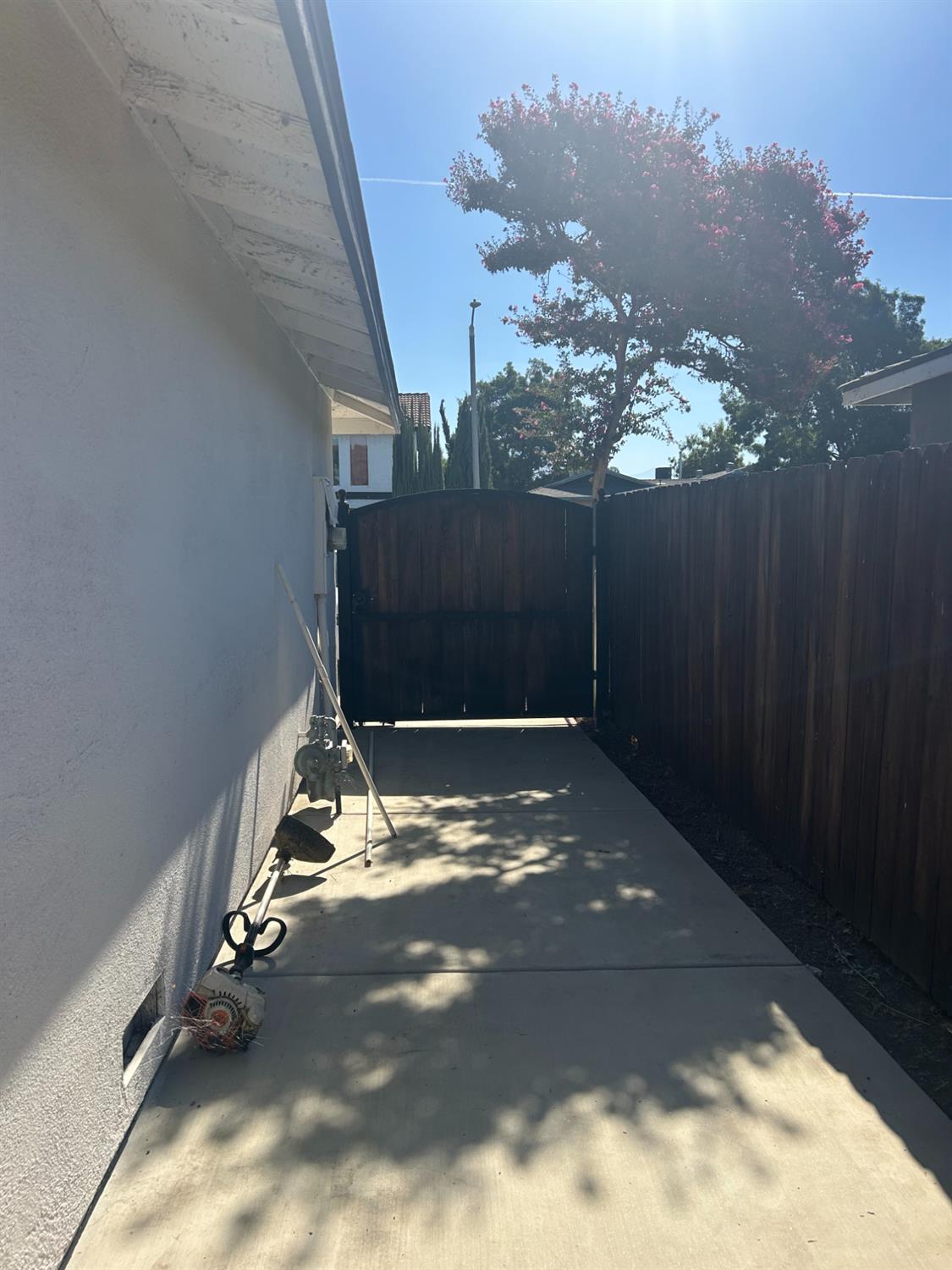 353 Holly St, Woodlake, CA 93286