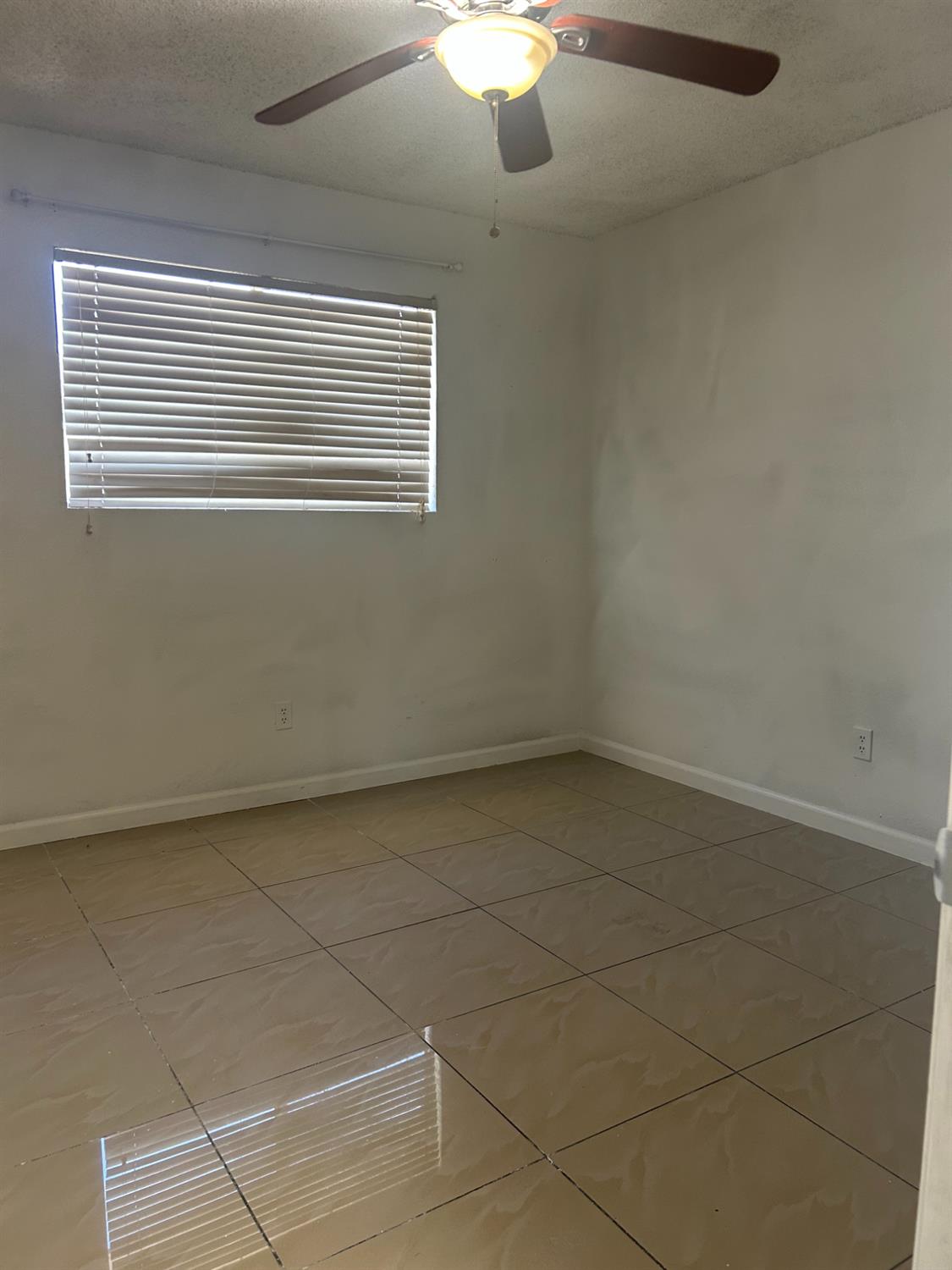 353 Holly St, Woodlake, CA 93286