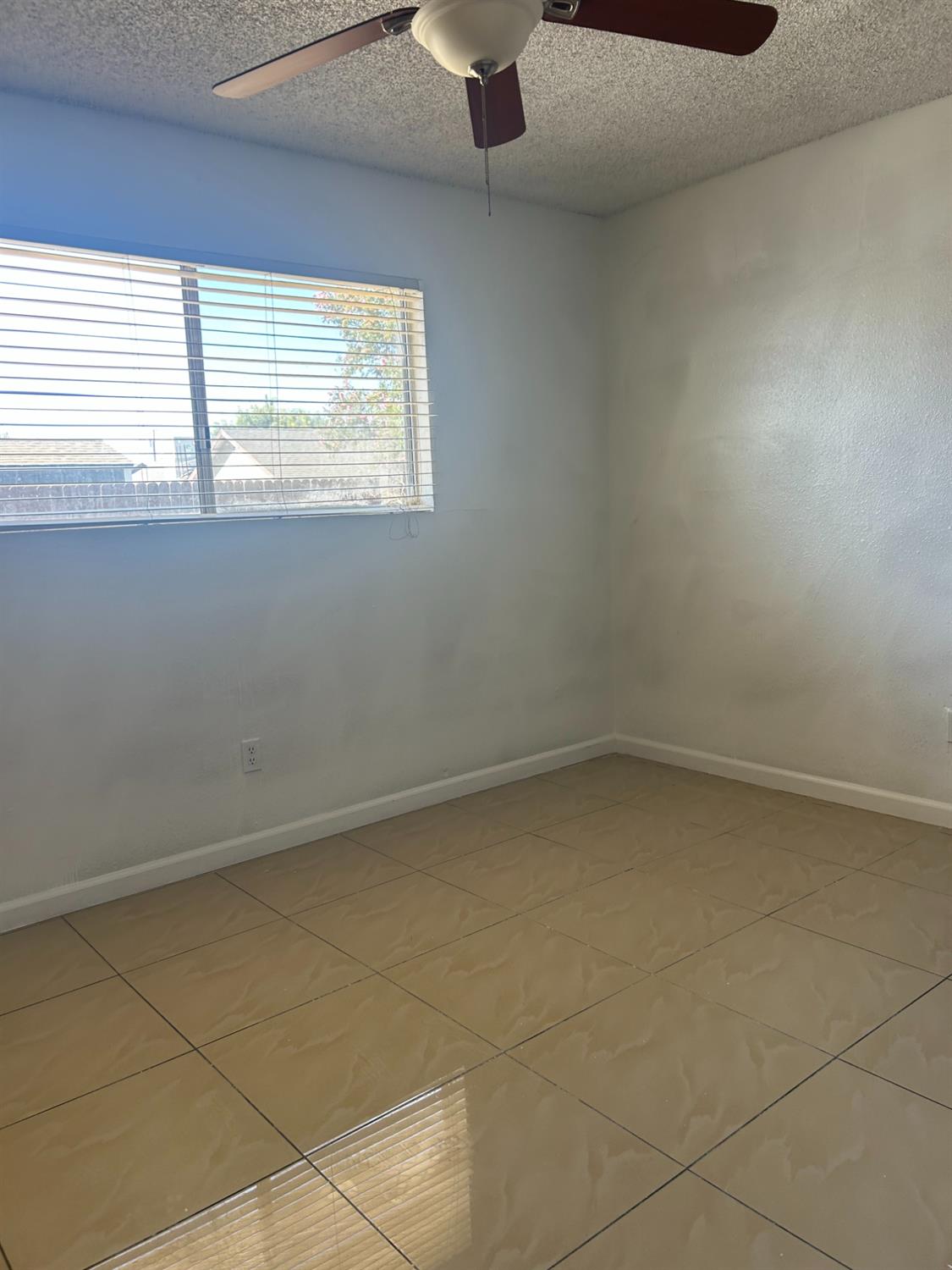 353 Holly St, Woodlake, CA 93286