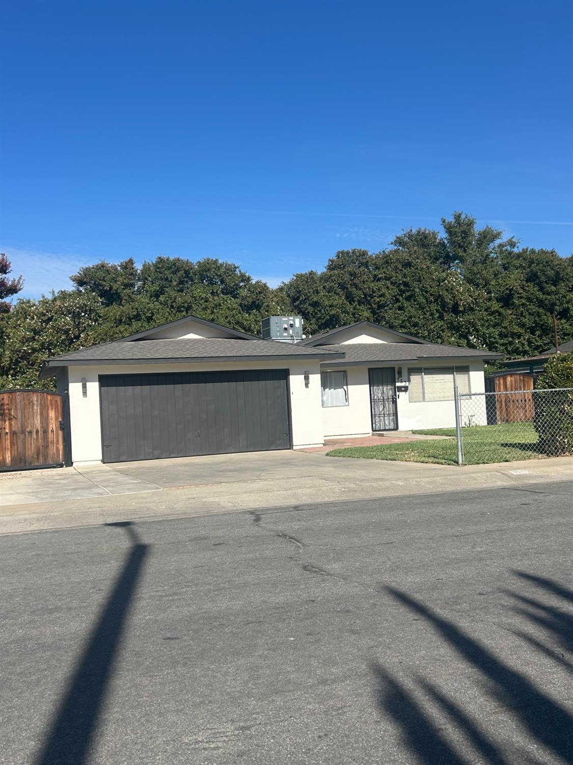 353 Holly St, Woodlake, CA 93286