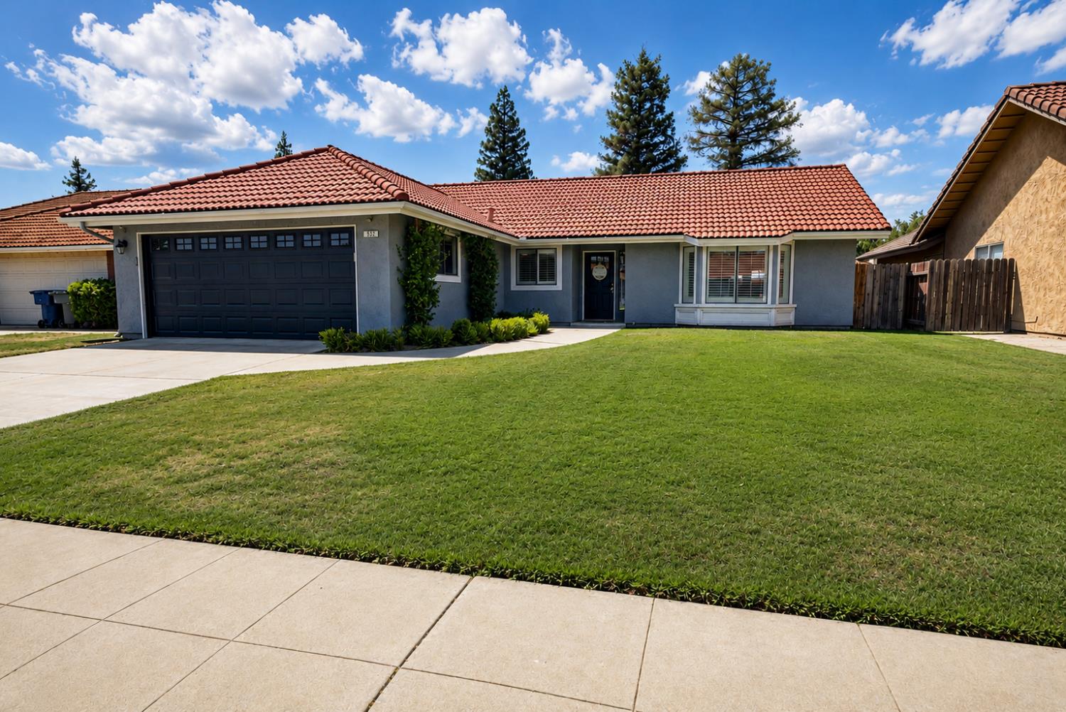 952 Holly Ave, Clovis, CA 93611