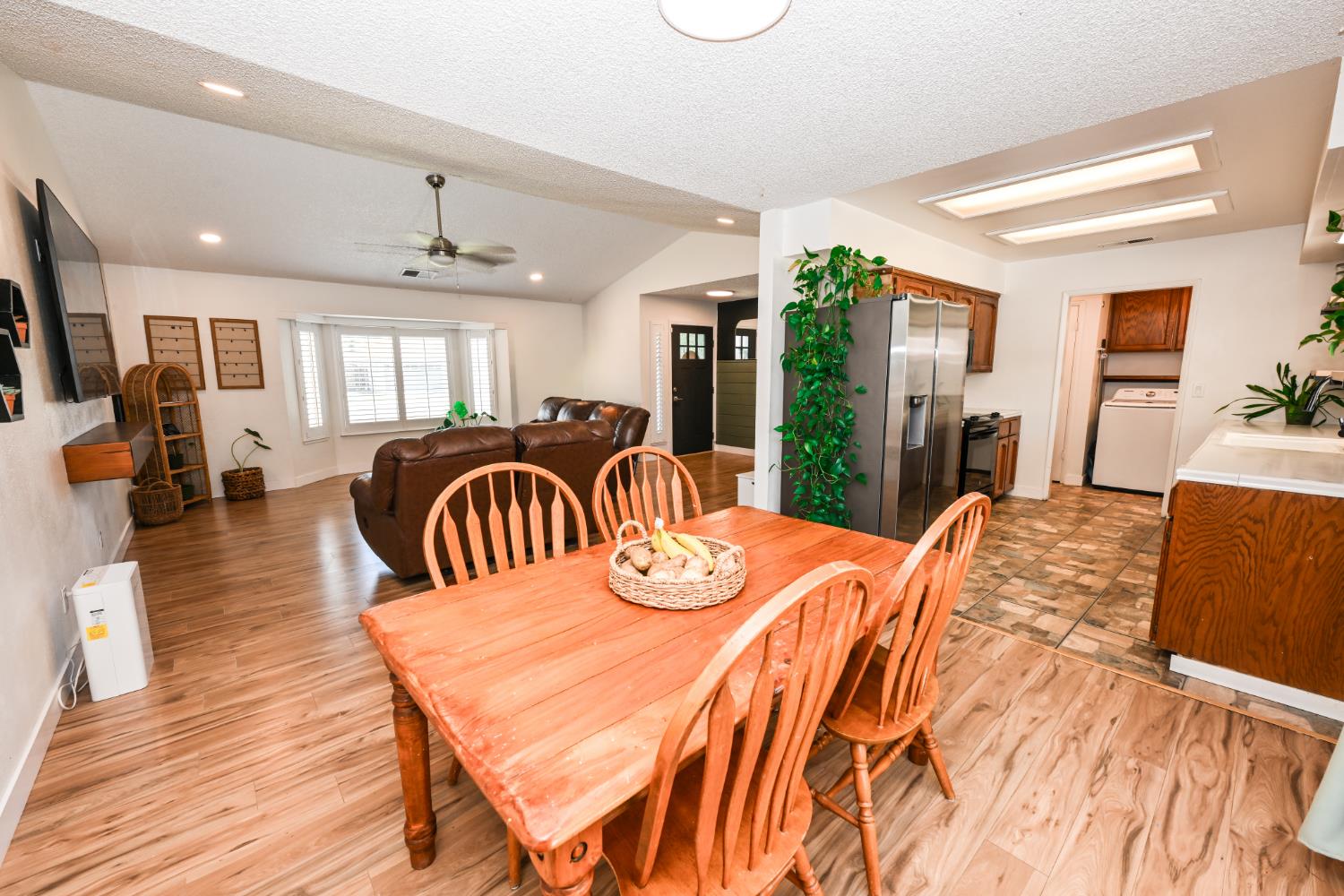 952 Holly Ave, Clovis, CA 93611