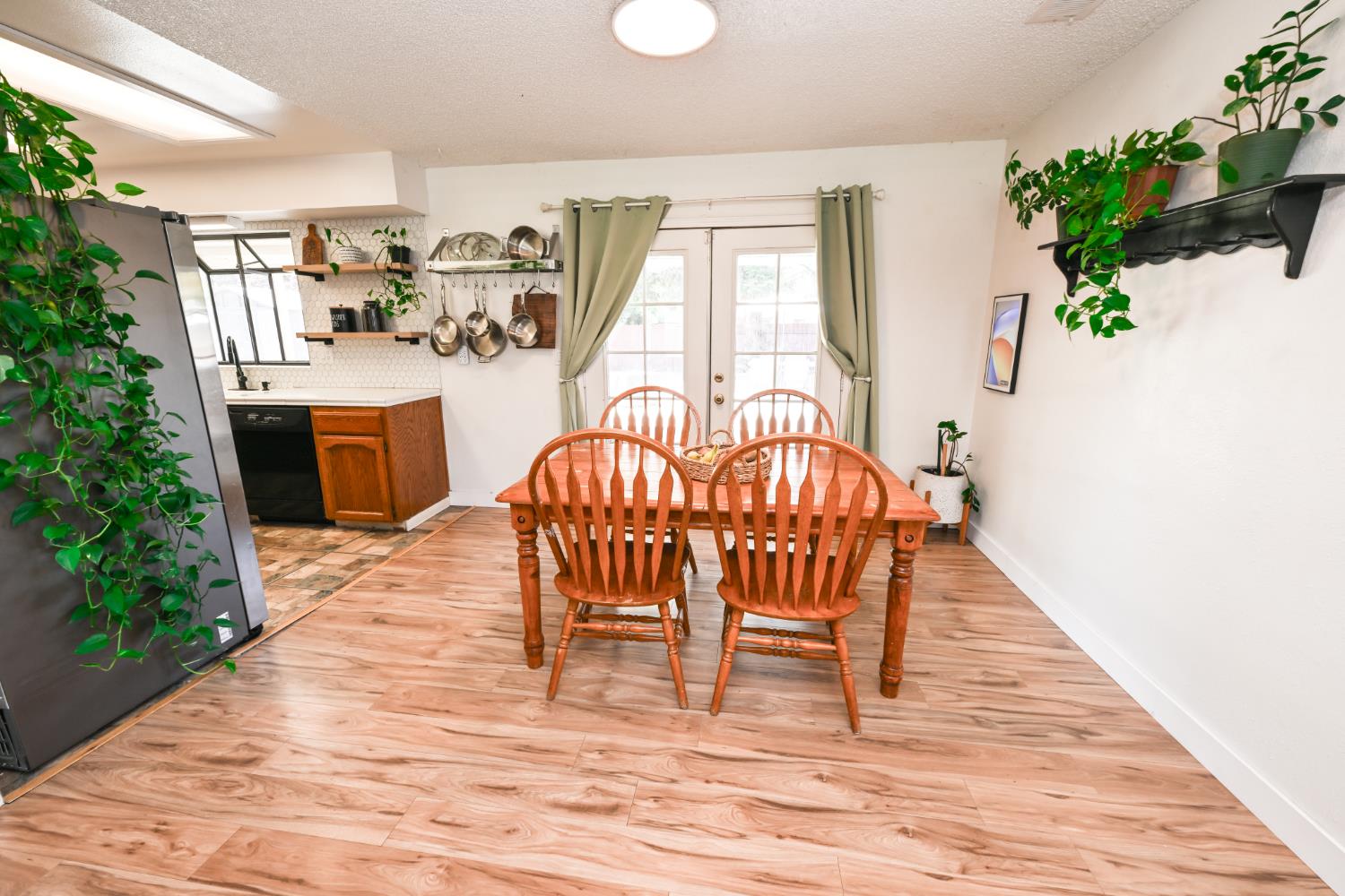 952 Holly Ave, Clovis, CA 93611