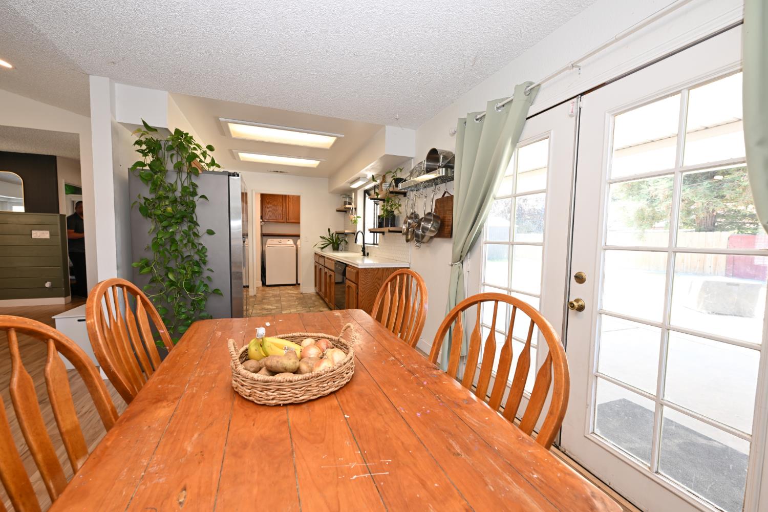 952 Holly Ave, Clovis, CA 93611