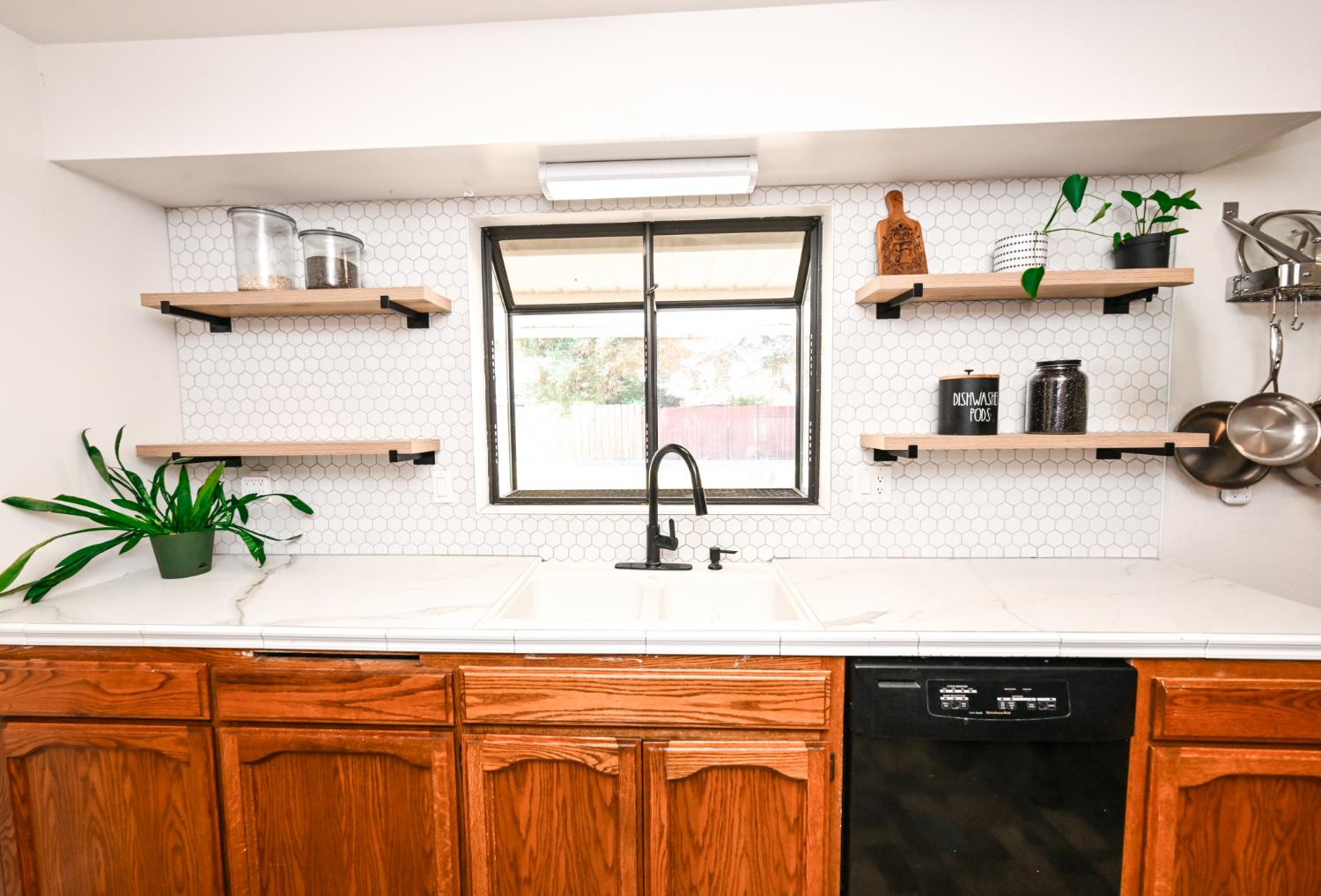 952 Holly Ave, Clovis, CA 93611