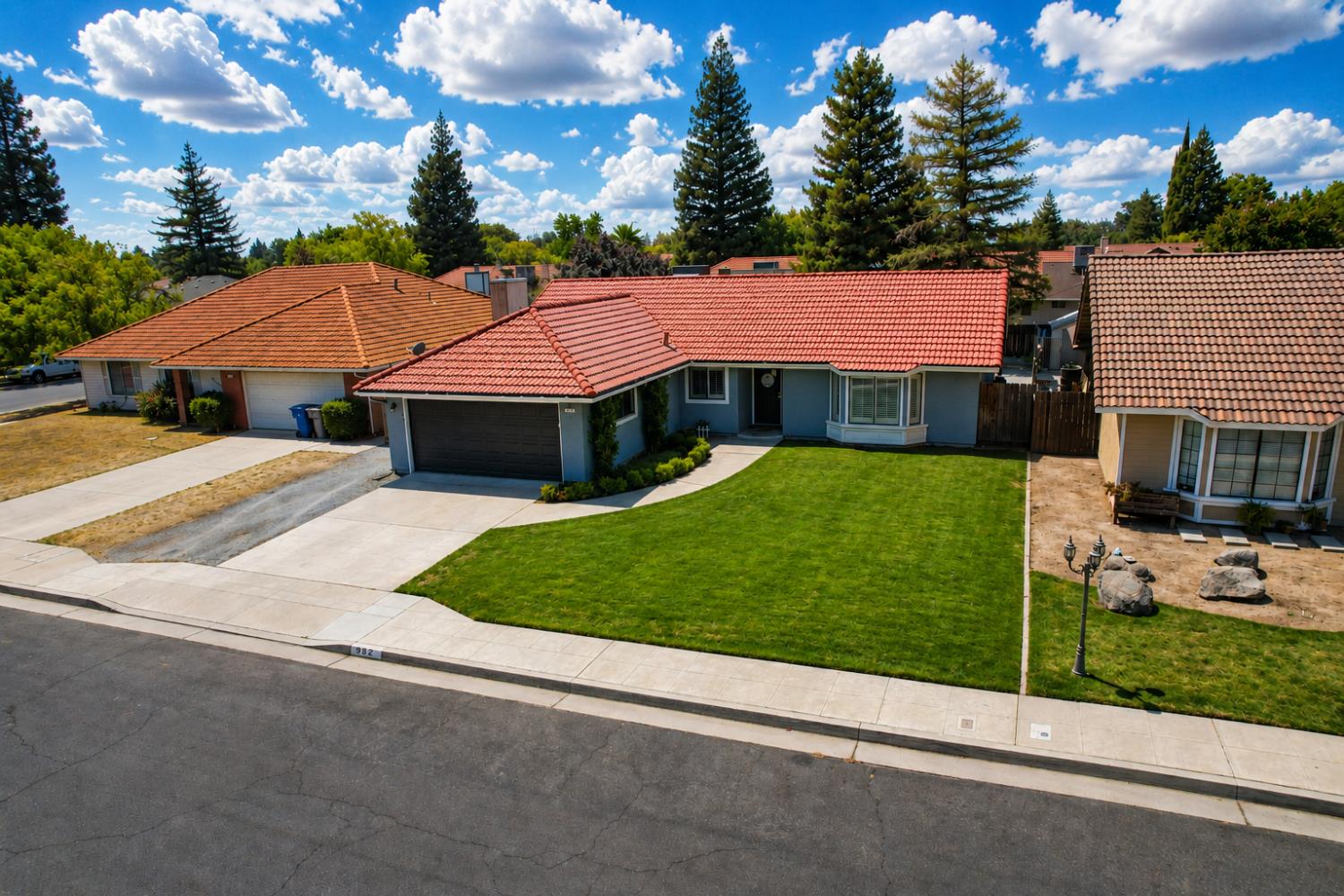 952 Holly Ave, Clovis, CA 93611