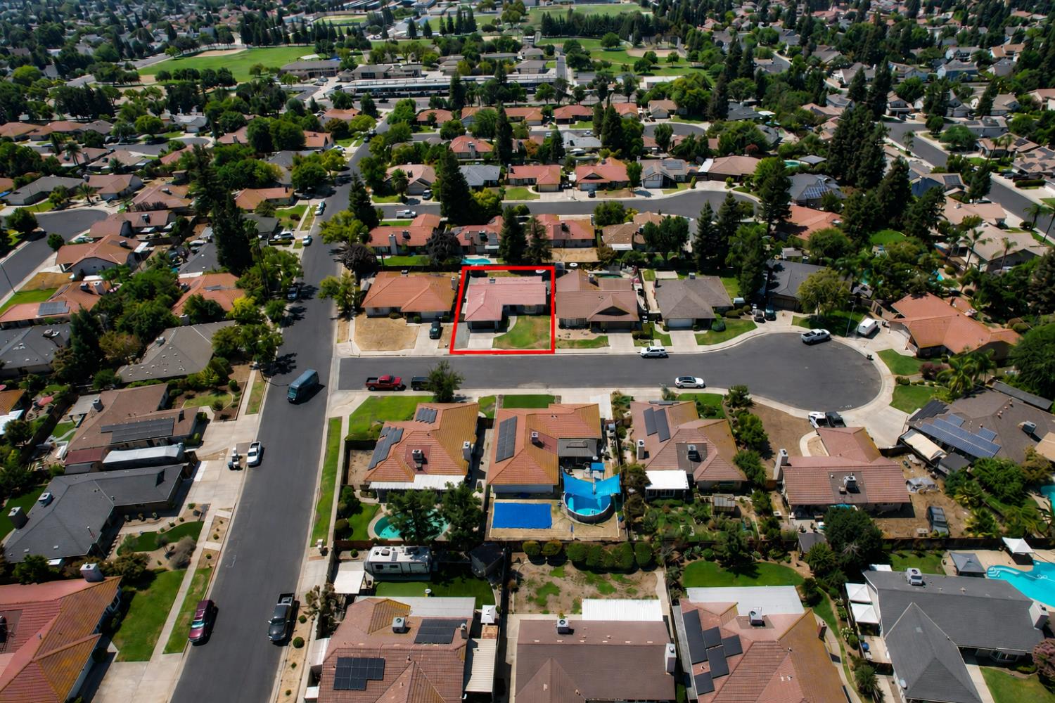 952 Holly Ave, Clovis, CA 93611