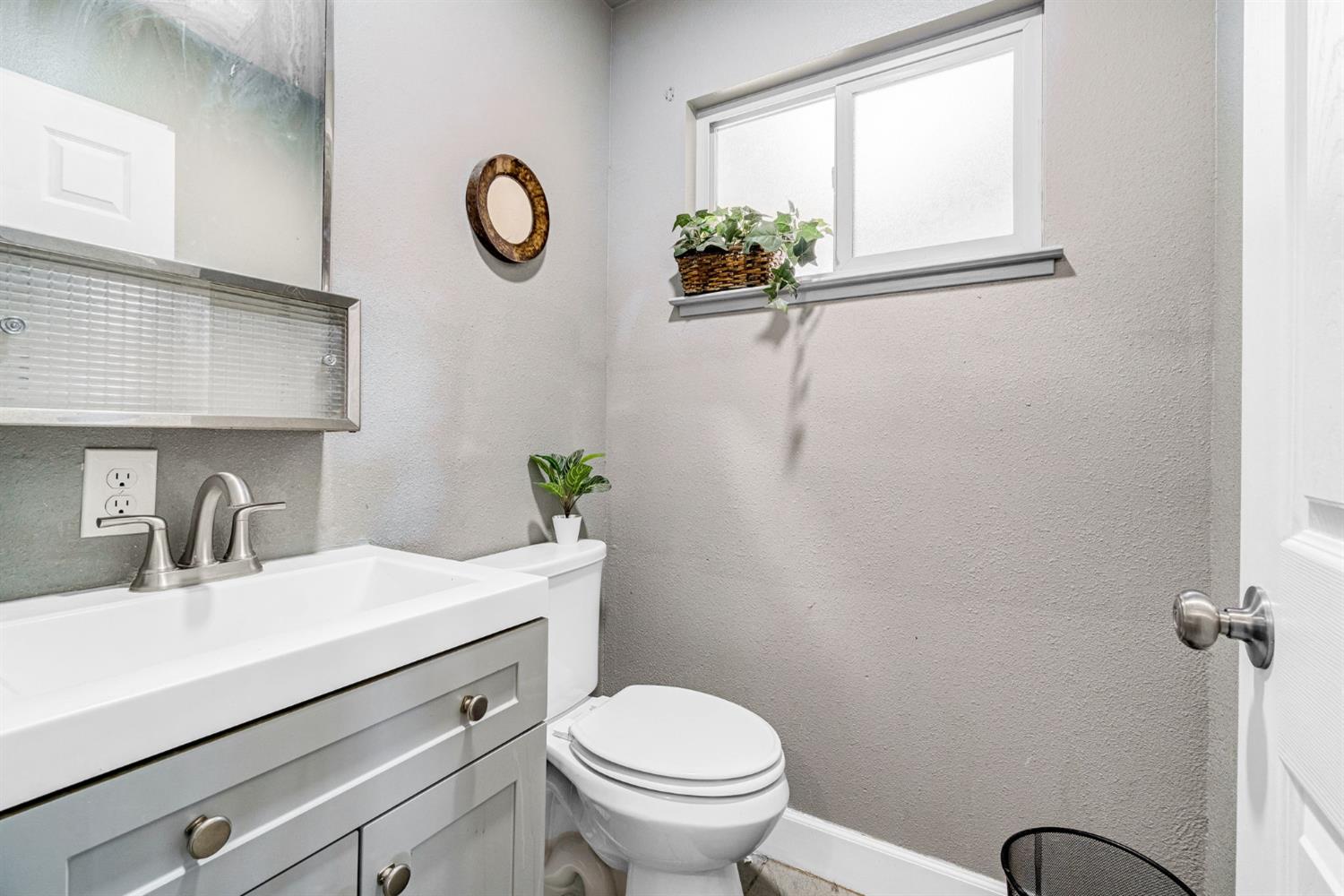6852 W Mckinley Ave, Fresno, CA 93723
