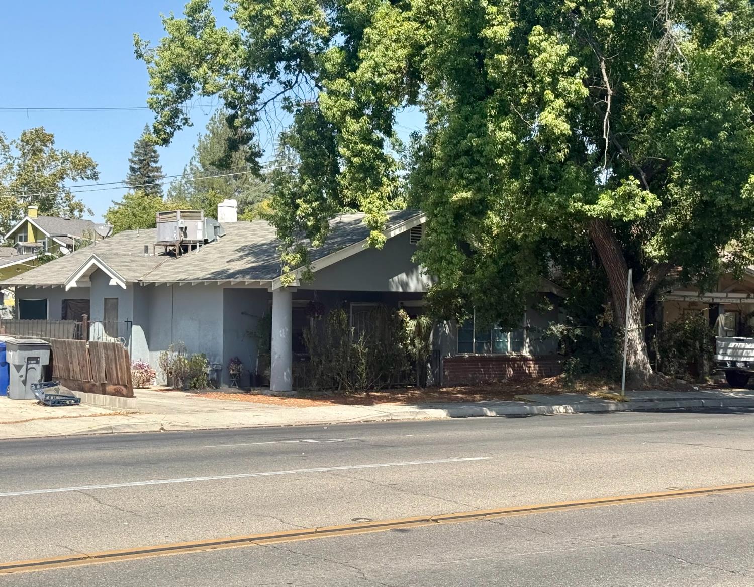 827 E Clinton, Fresno, CA 93704