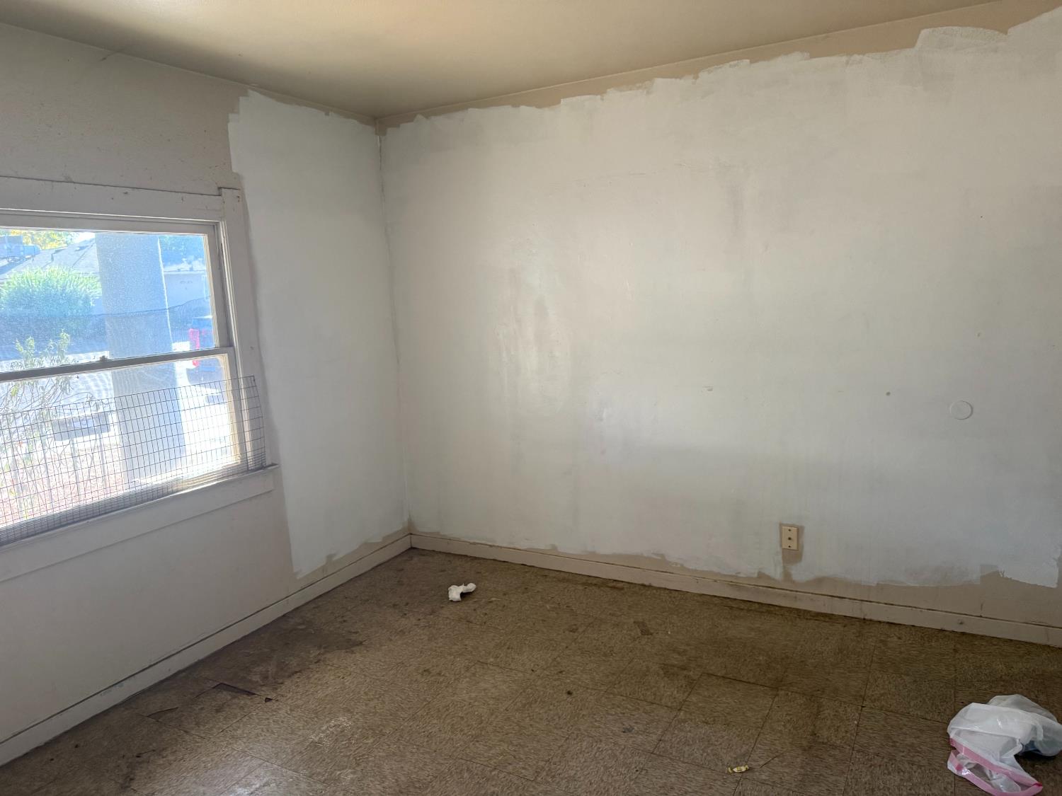 827 E Clinton, Fresno, CA 93704