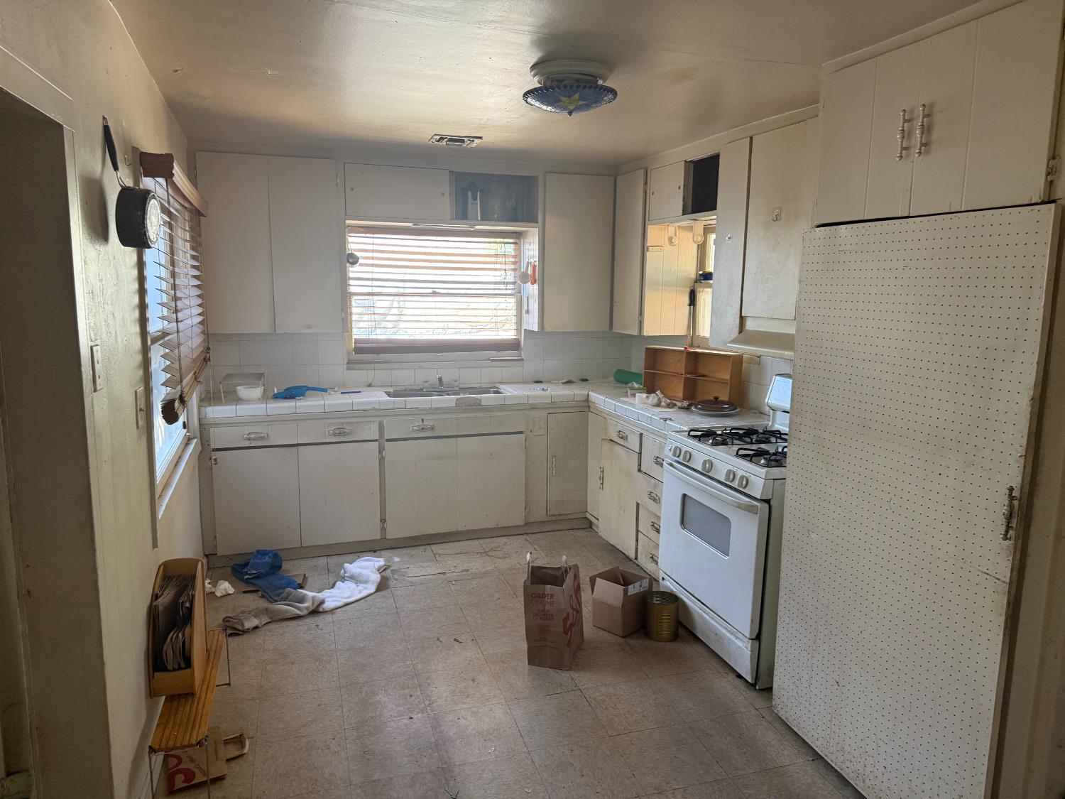 827 E Clinton, Fresno, CA 93704