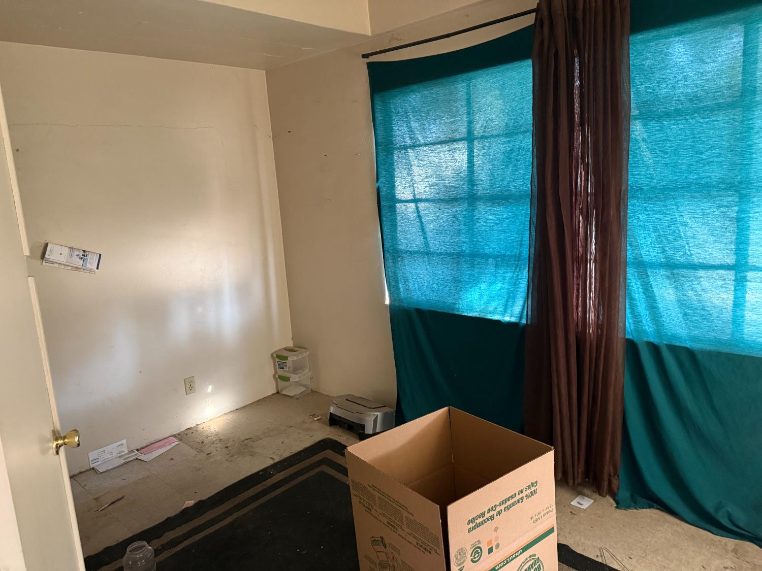 827 E Clinton, Fresno, CA 93704