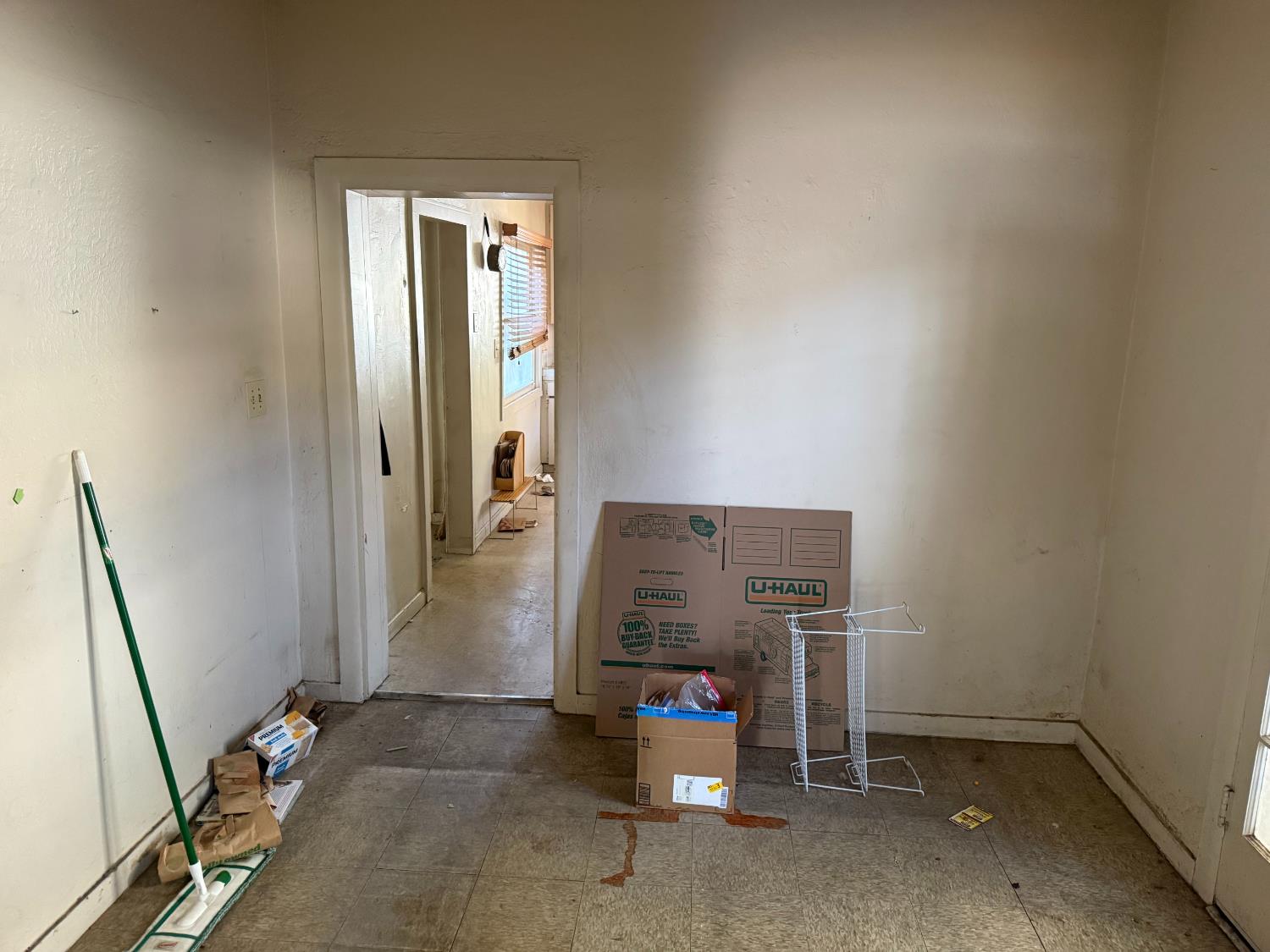 827 E Clinton, Fresno, CA 93704