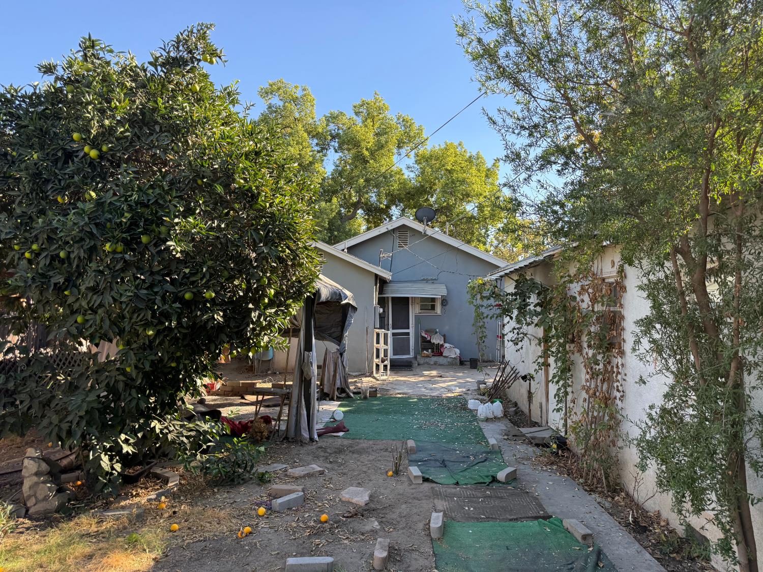 827 E Clinton, Fresno, CA 93704
