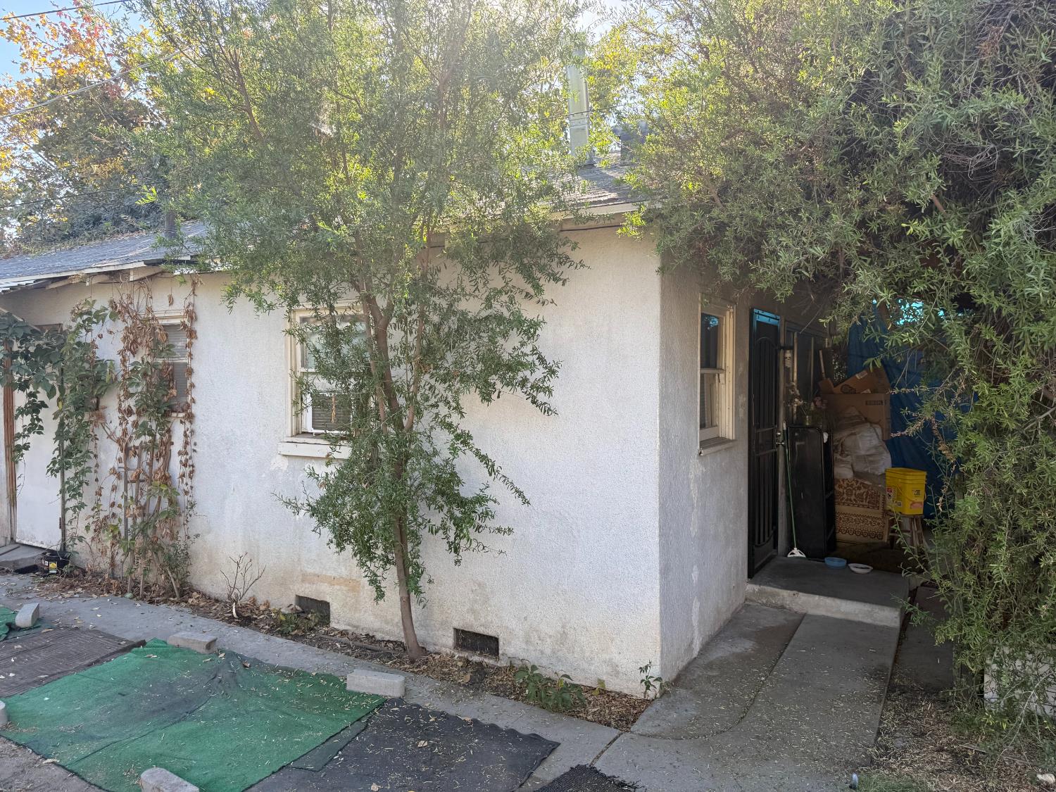 827 E Clinton, Fresno, CA 93704