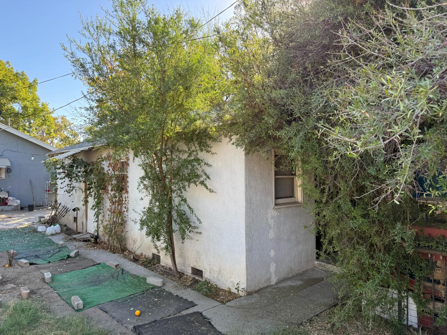 827 E Clinton, Fresno, CA 93704