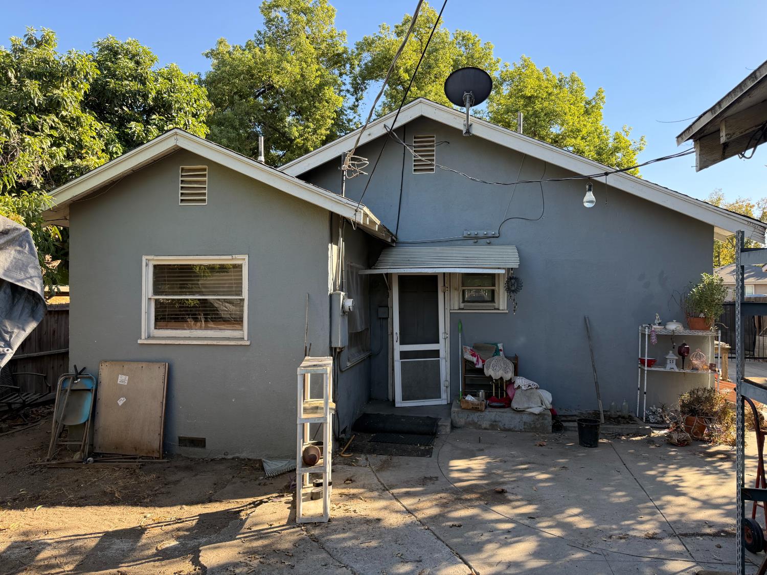 827 E Clinton, Fresno, CA 93704