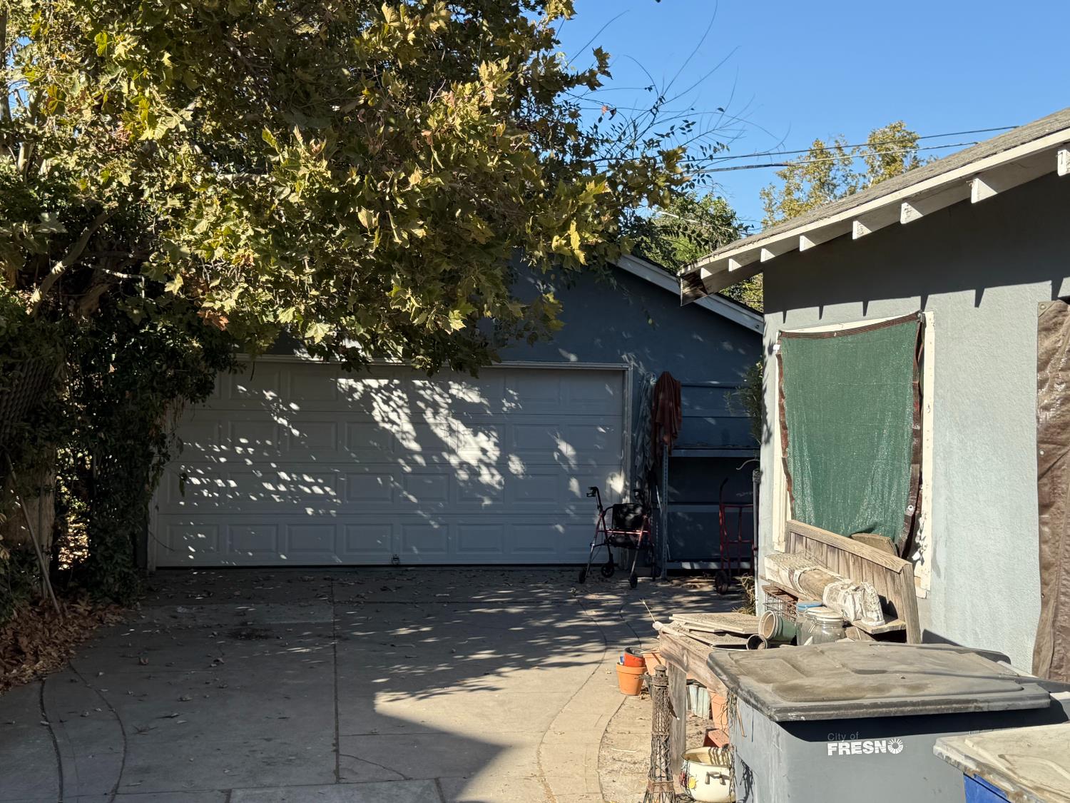 827 E Clinton, Fresno, CA 93704