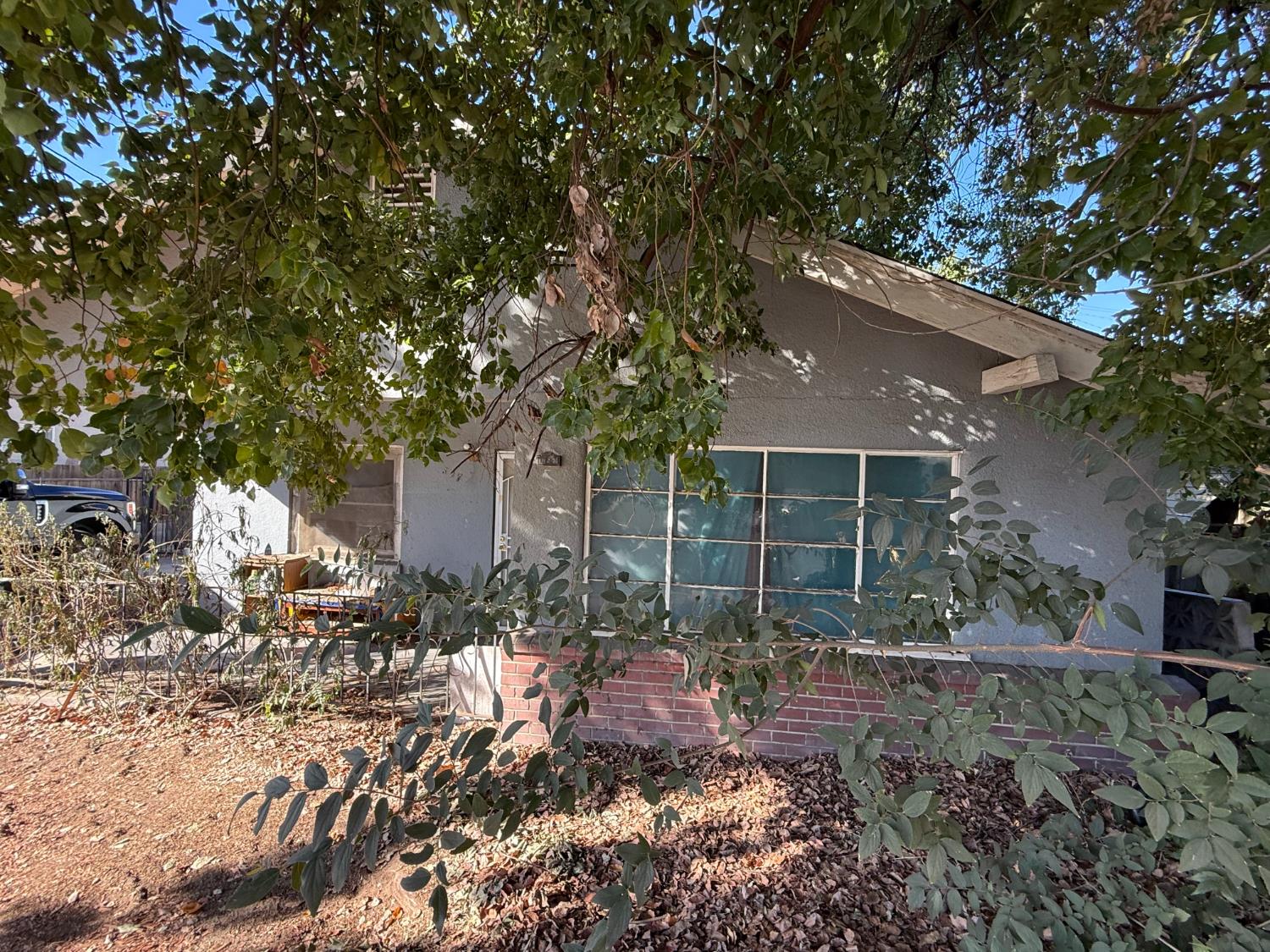 827 E Clinton, Fresno, CA 93704