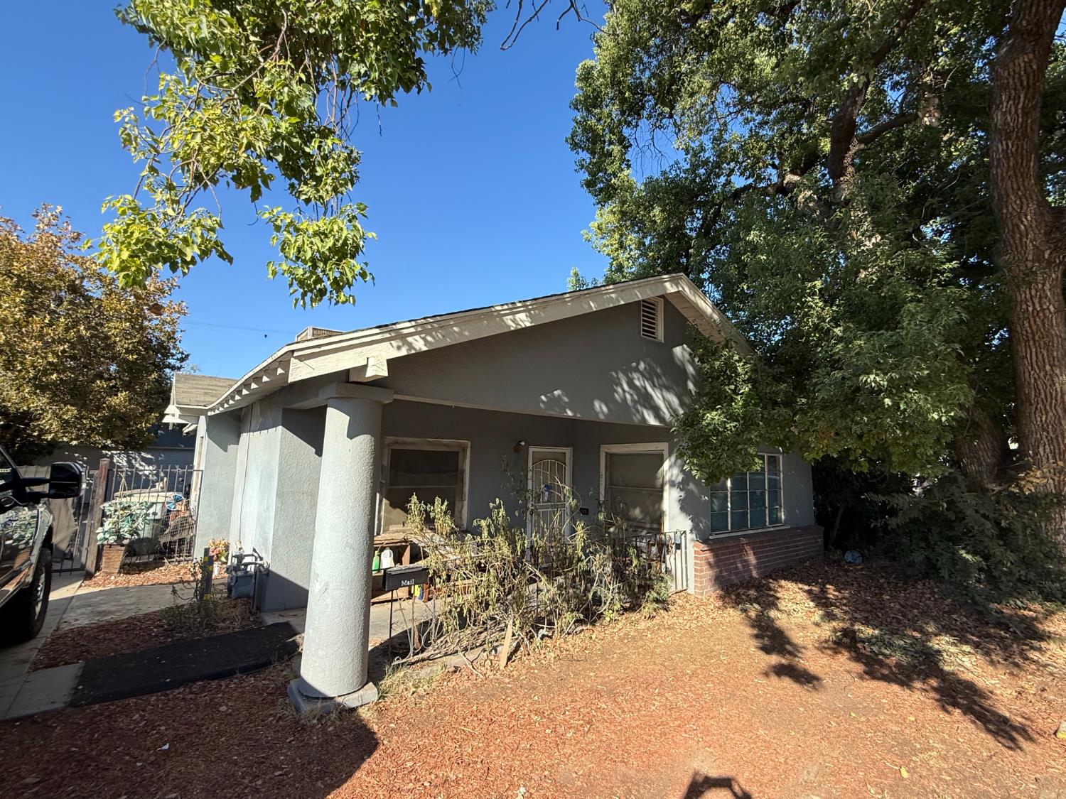 827 E Clinton, Fresno, CA 93704
