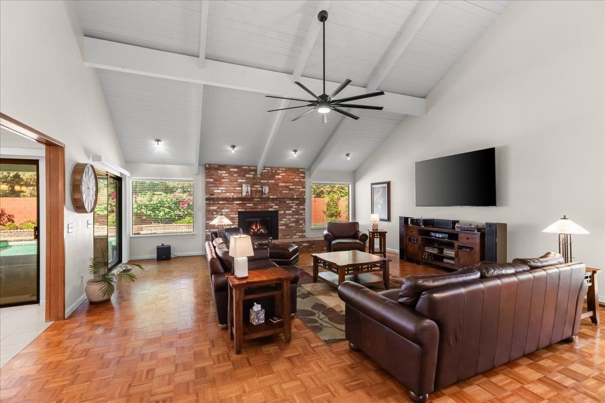 7637 N Cheryl Ave, Fresno, CA 93711