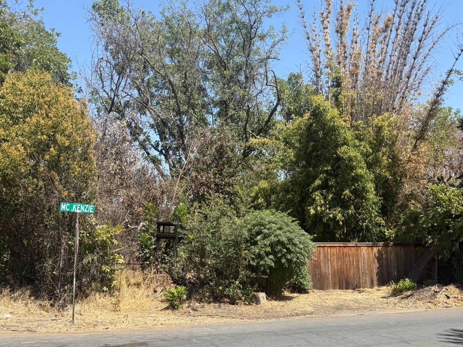 5007 E McKenzie Ave, Fresno, CA 93727