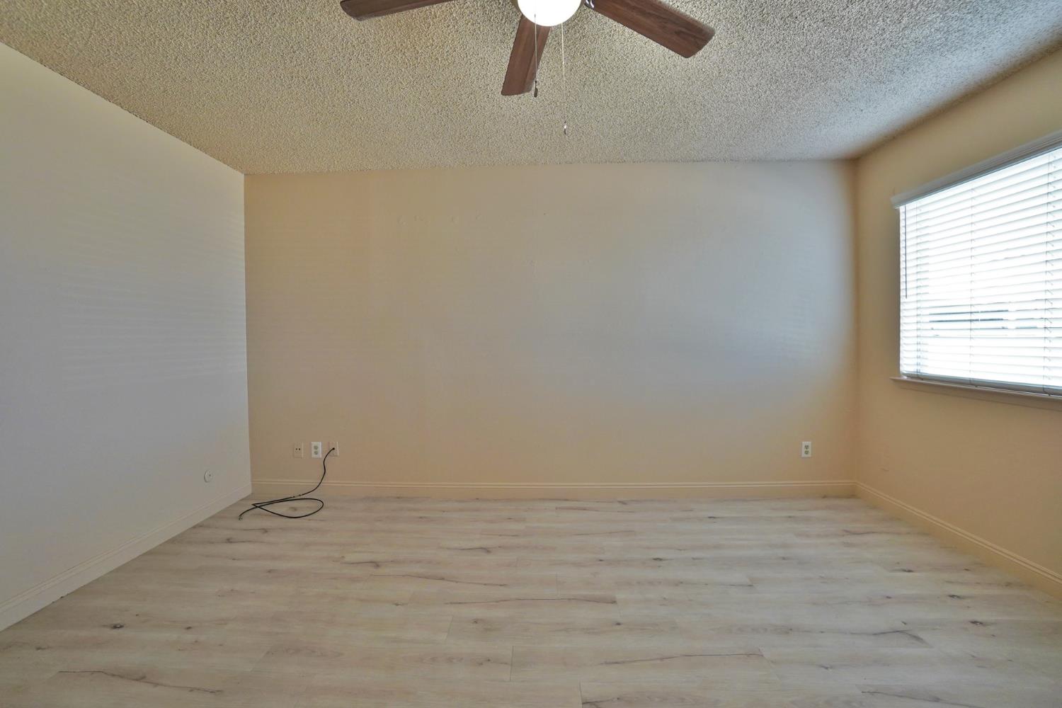 905 E Florinda St, Hanford, CA 93230
