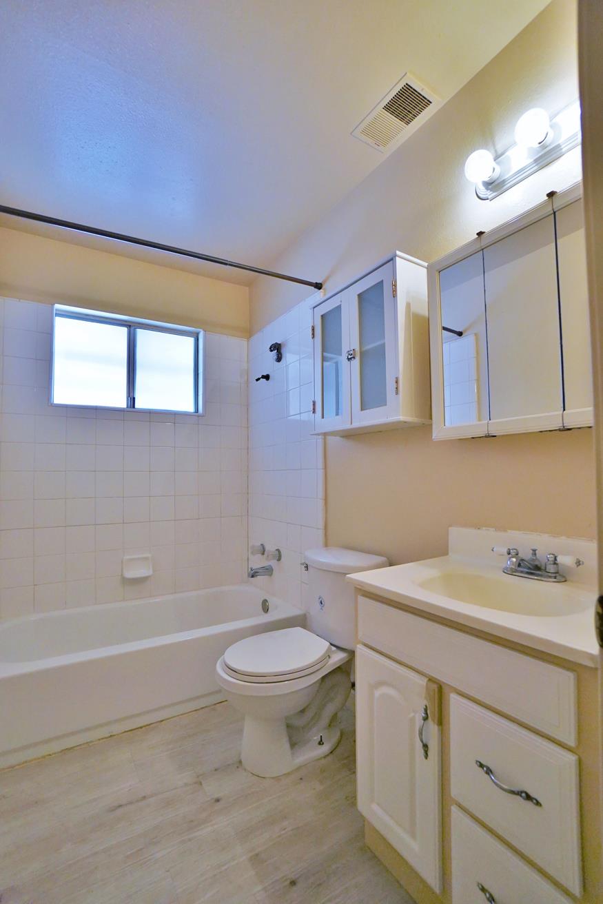 905 E Florinda St, Hanford, CA 93230