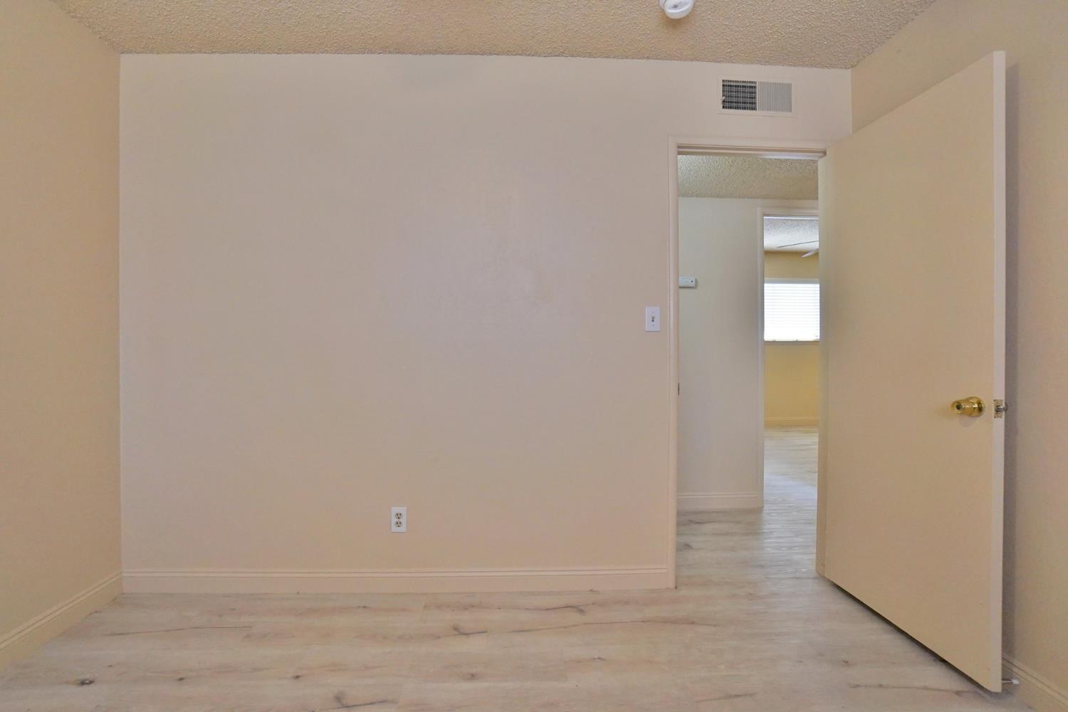 905 E Florinda St, Hanford, CA 93230