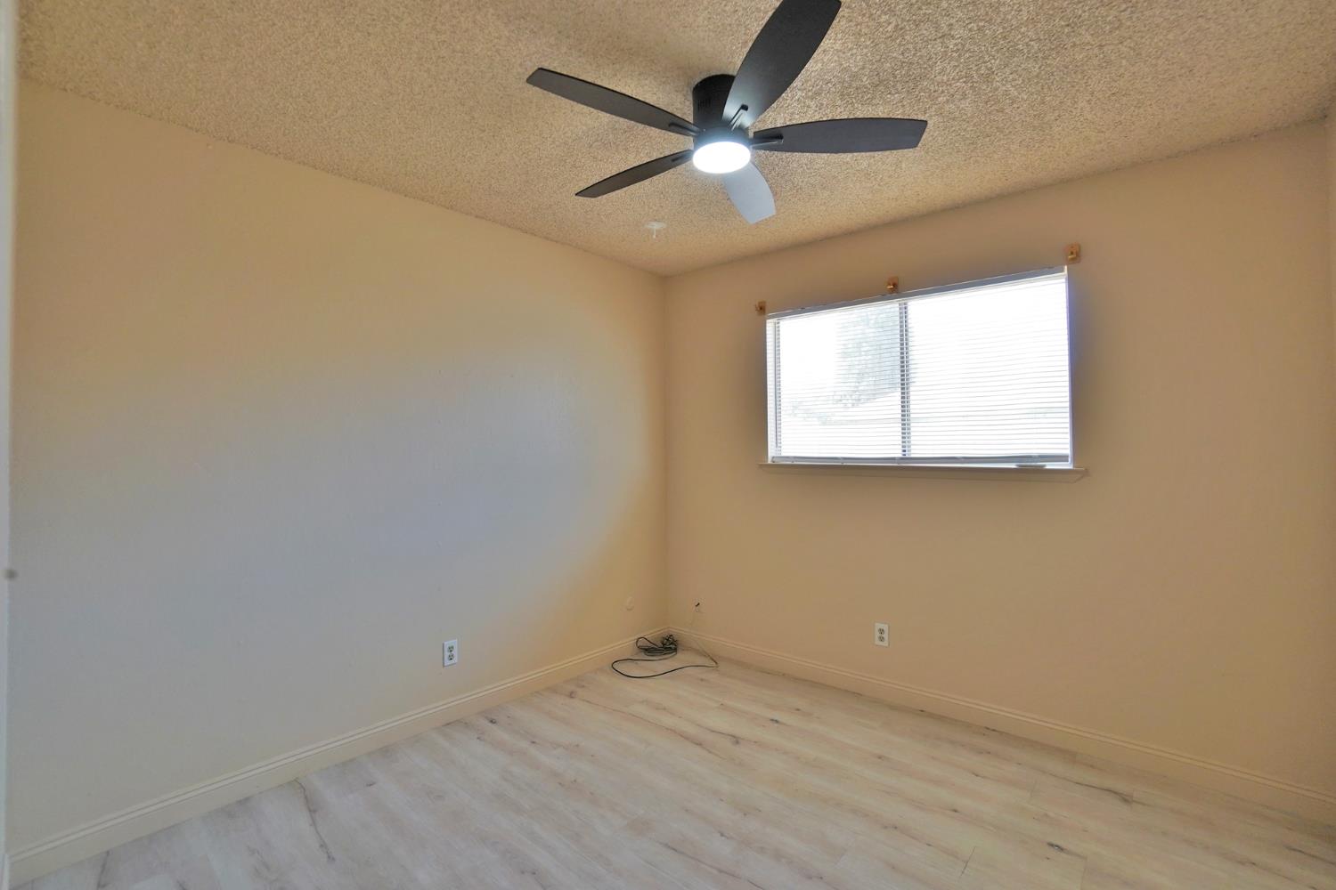 905 E Florinda St, Hanford, CA 93230