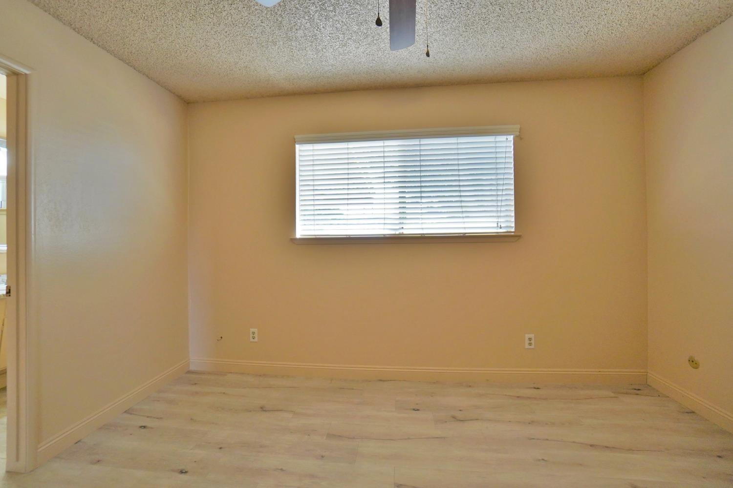 905 E Florinda St, Hanford, CA 93230