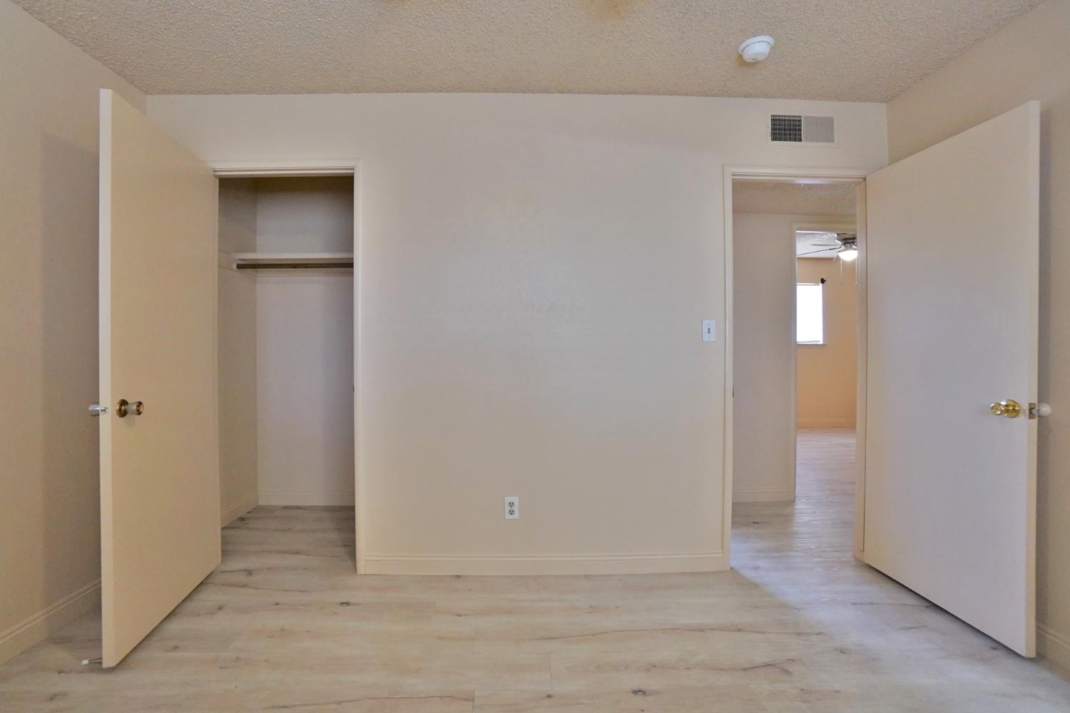905 E Florinda St, Hanford, CA 93230
